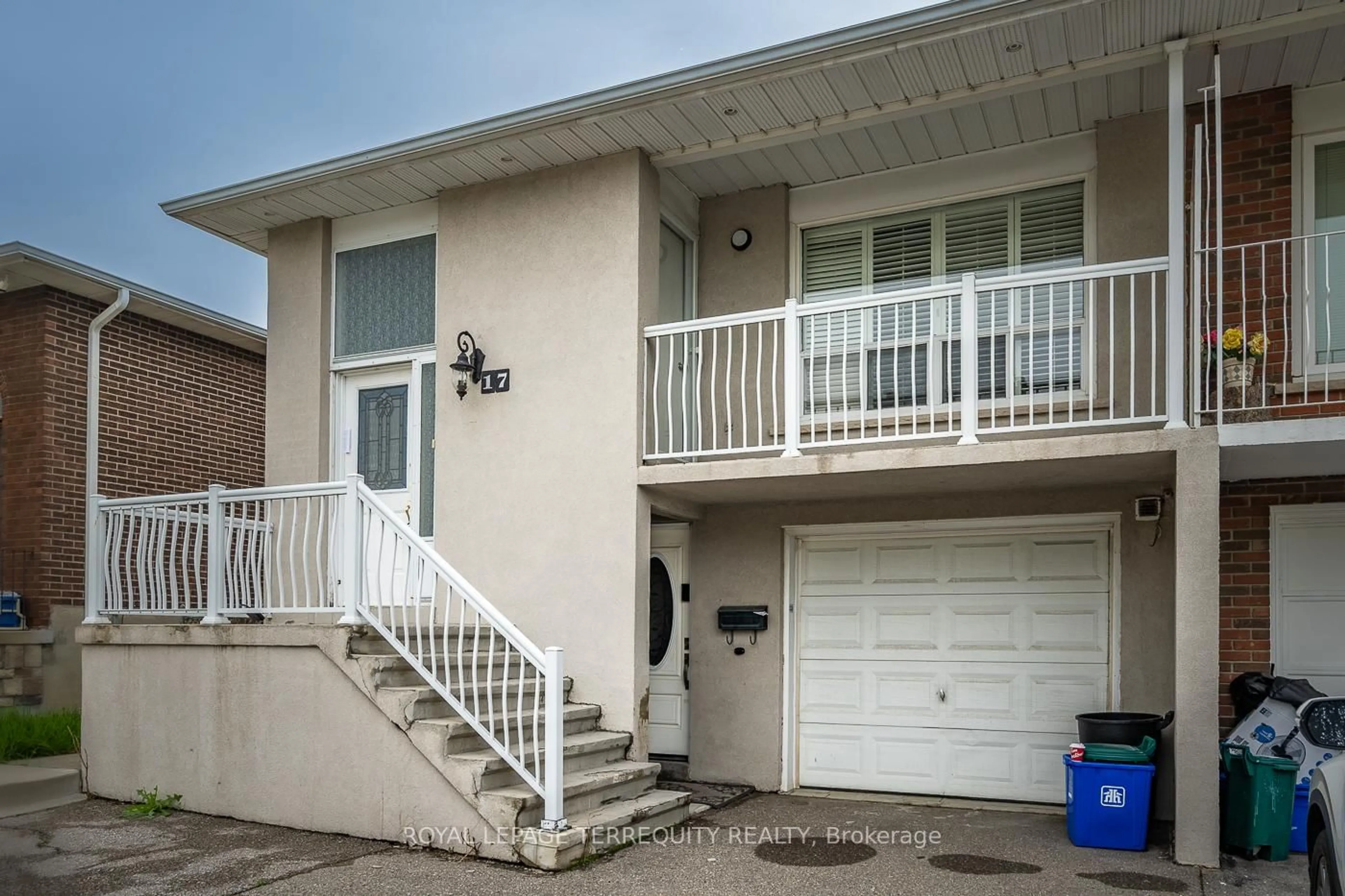 Home with vinyl exterior material, street for 17 Agincourt Rd, Vaughan Ontario L4L 2Z7