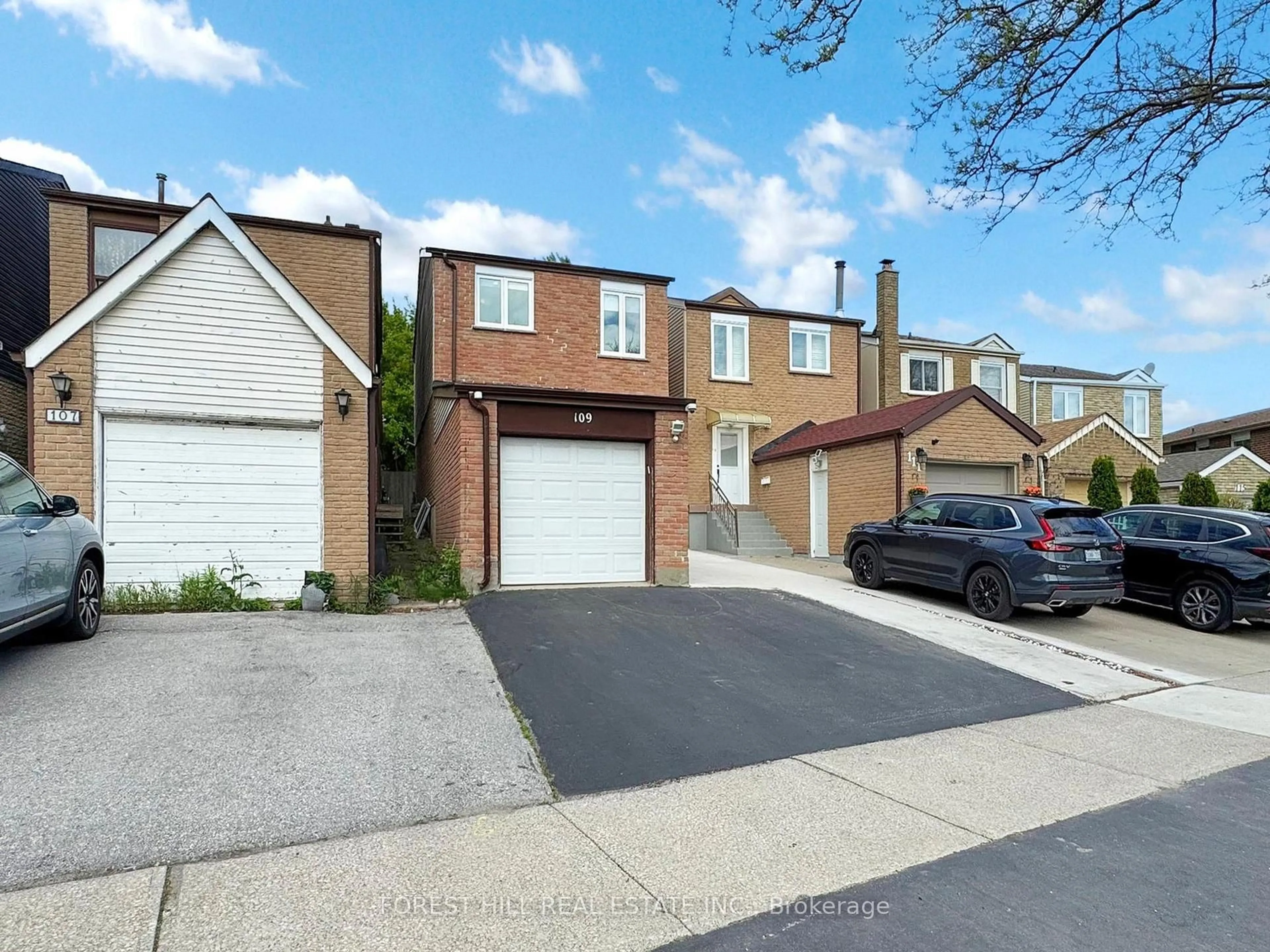 Home with brick exterior material, street for 109 Spyglass Hill Rd, Vaughan Ontario L4K 2K6