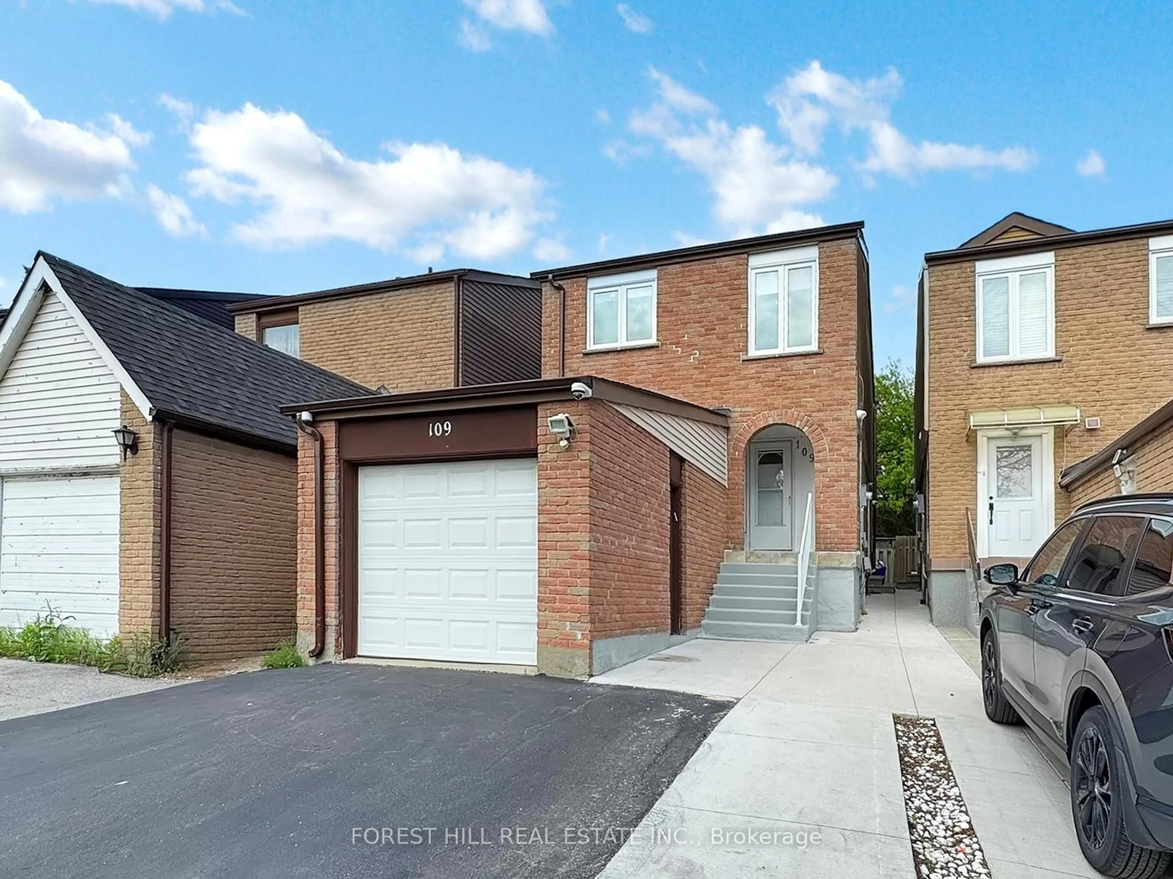 A pic from outside/outdoor area/front of a property/back of a property/a pic from drone, street for 109 Spyglass Hill Rd, Vaughan Ontario L4K 2K6