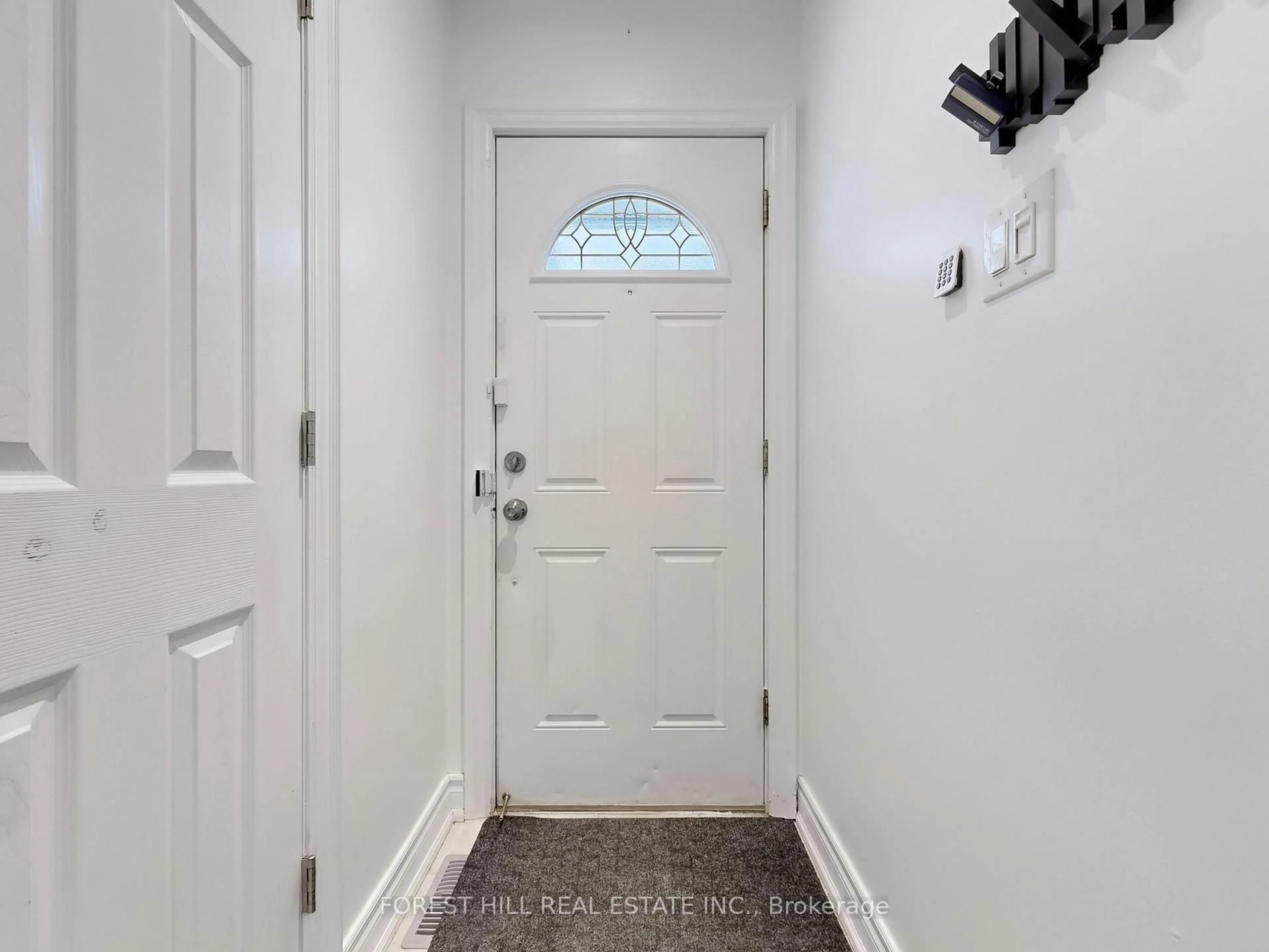 Indoor entryway for 109 Spyglass Hill Rd, Vaughan Ontario L4K 2K6