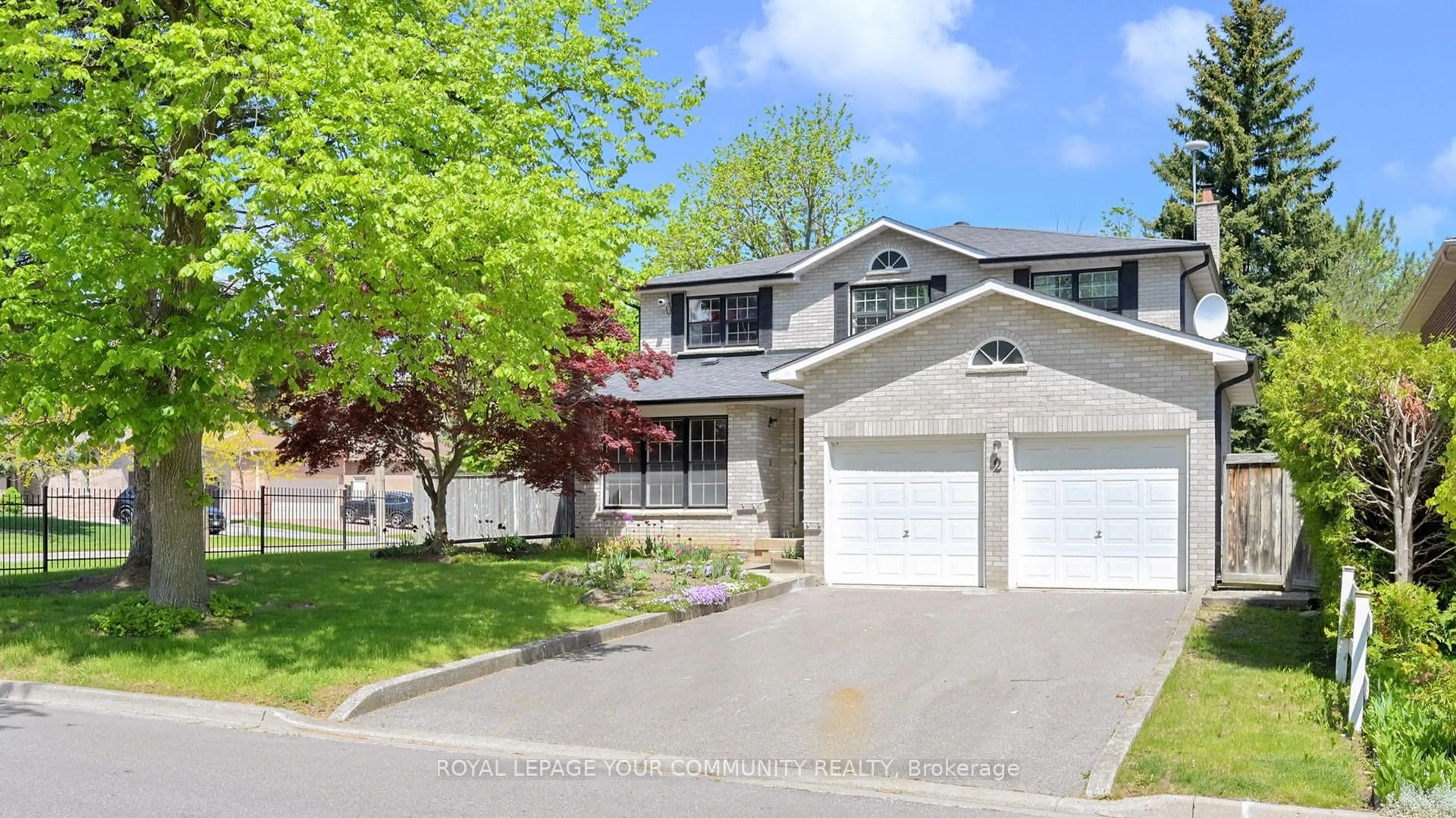 Home with vinyl exterior material, street for 2 Hemlock Dr, Markham Ontario L3P 4M6