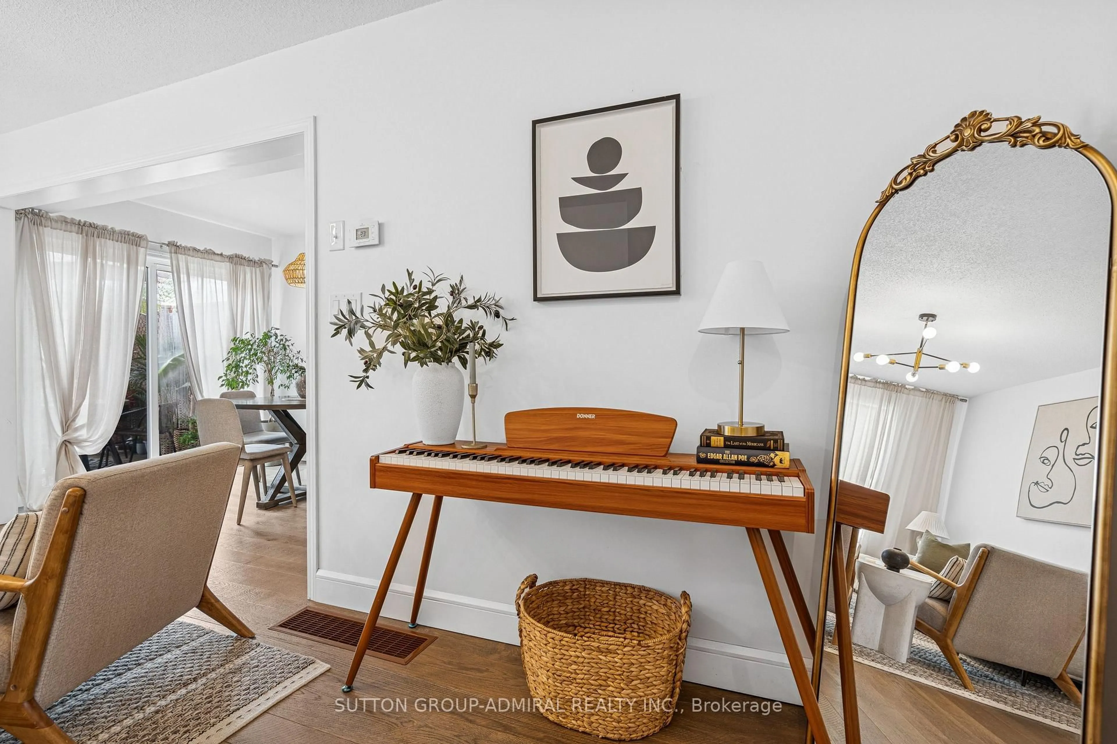 Indoor entryway for 1431 Rankin Way, Innisfil Ontario L9S 0C5