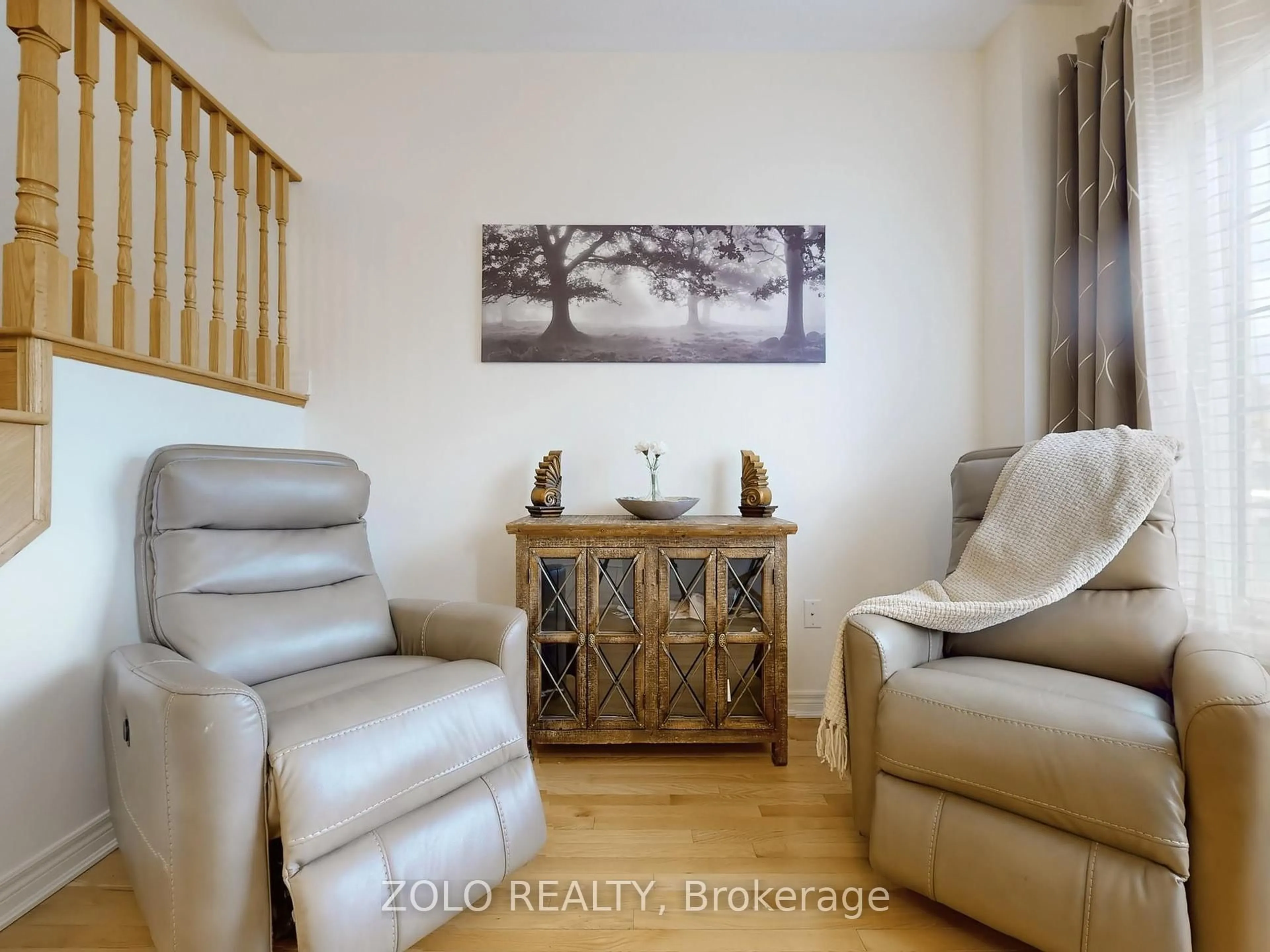 Living room with furniture, wood/laminate floor for 42 Foxberry Rd, East Gwillimbury Ontario L9N 0P6