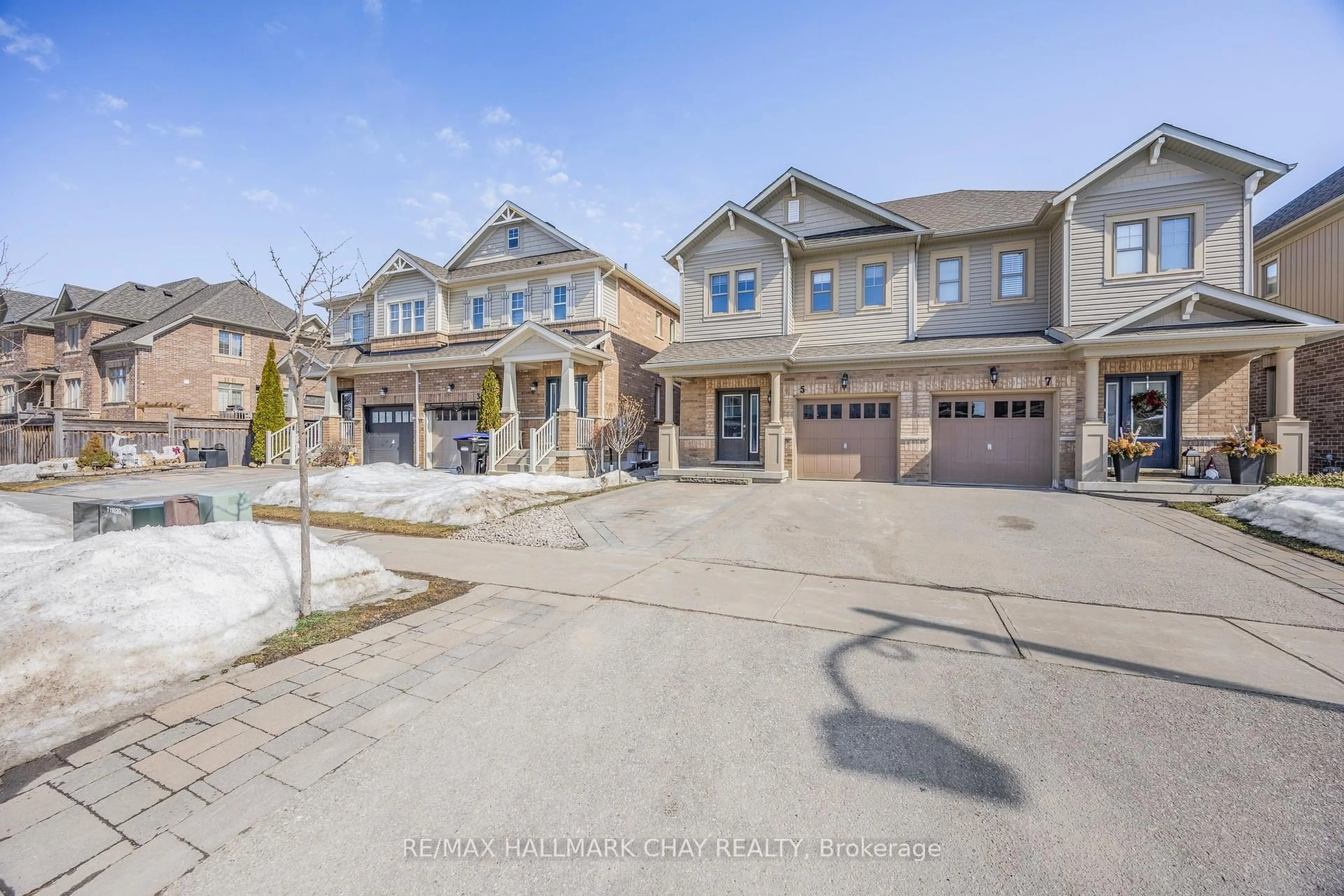 A pic from outside/outdoor area/front of a property/back of a property/a pic from drone, street for 5 Hoard Ave, New Tecumseth Ontario L9R 0M4