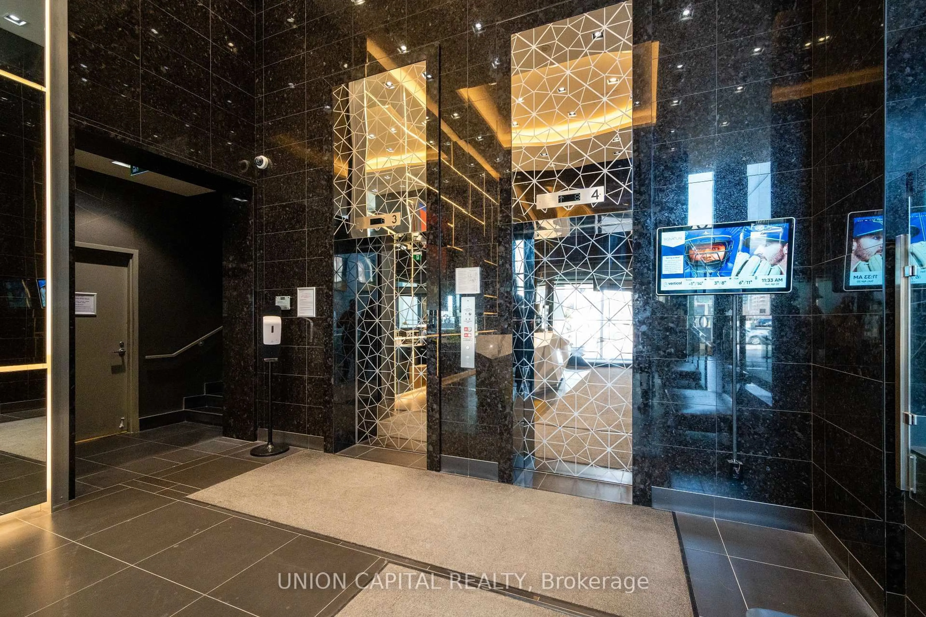Indoor foyer for 8081 Birchmount Rd #1107, Markham Ontario L6G 1B3