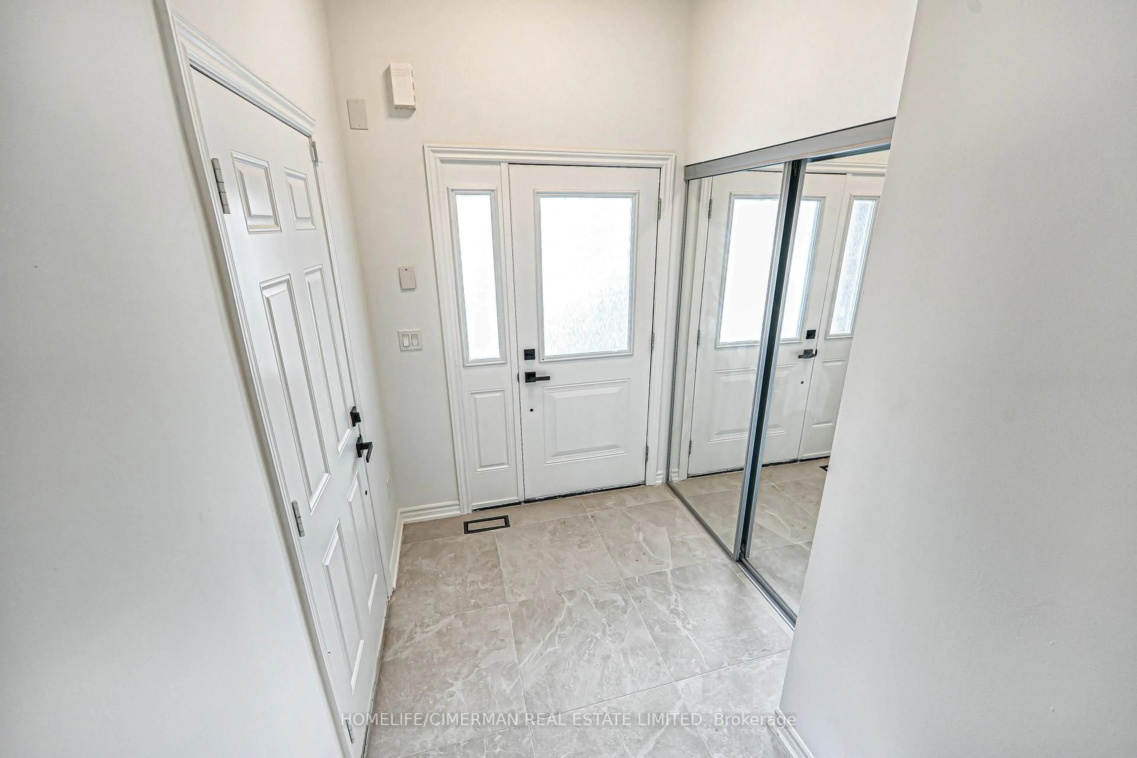 Indoor entryway for 170 Boadway Cres, Whitchurch-Stouffville Ontario L4A 1Y5