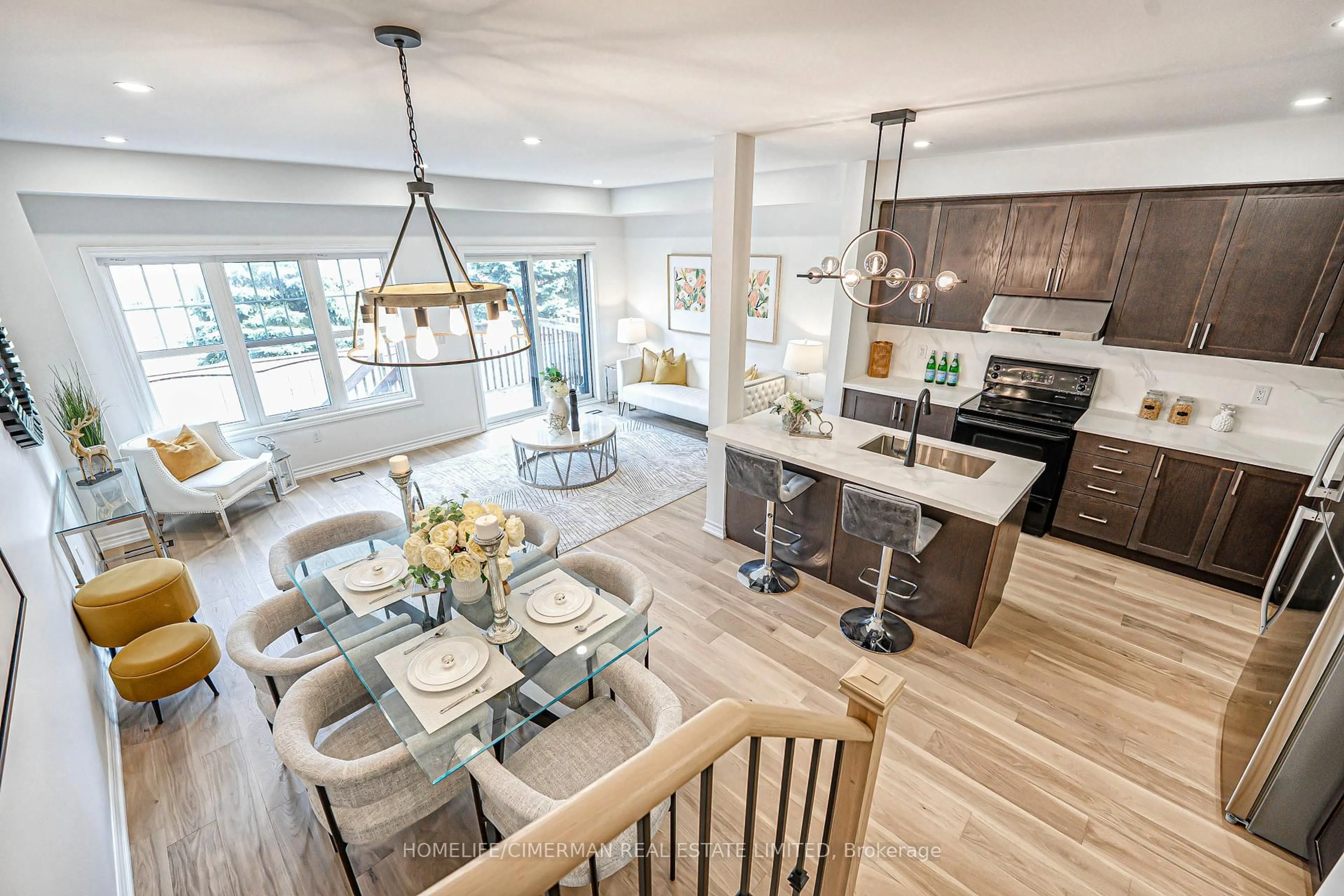 Open concept kitchen, wood/laminate floor for 170 Boadway Cres, Whitchurch-Stouffville Ontario L4A 1Y5