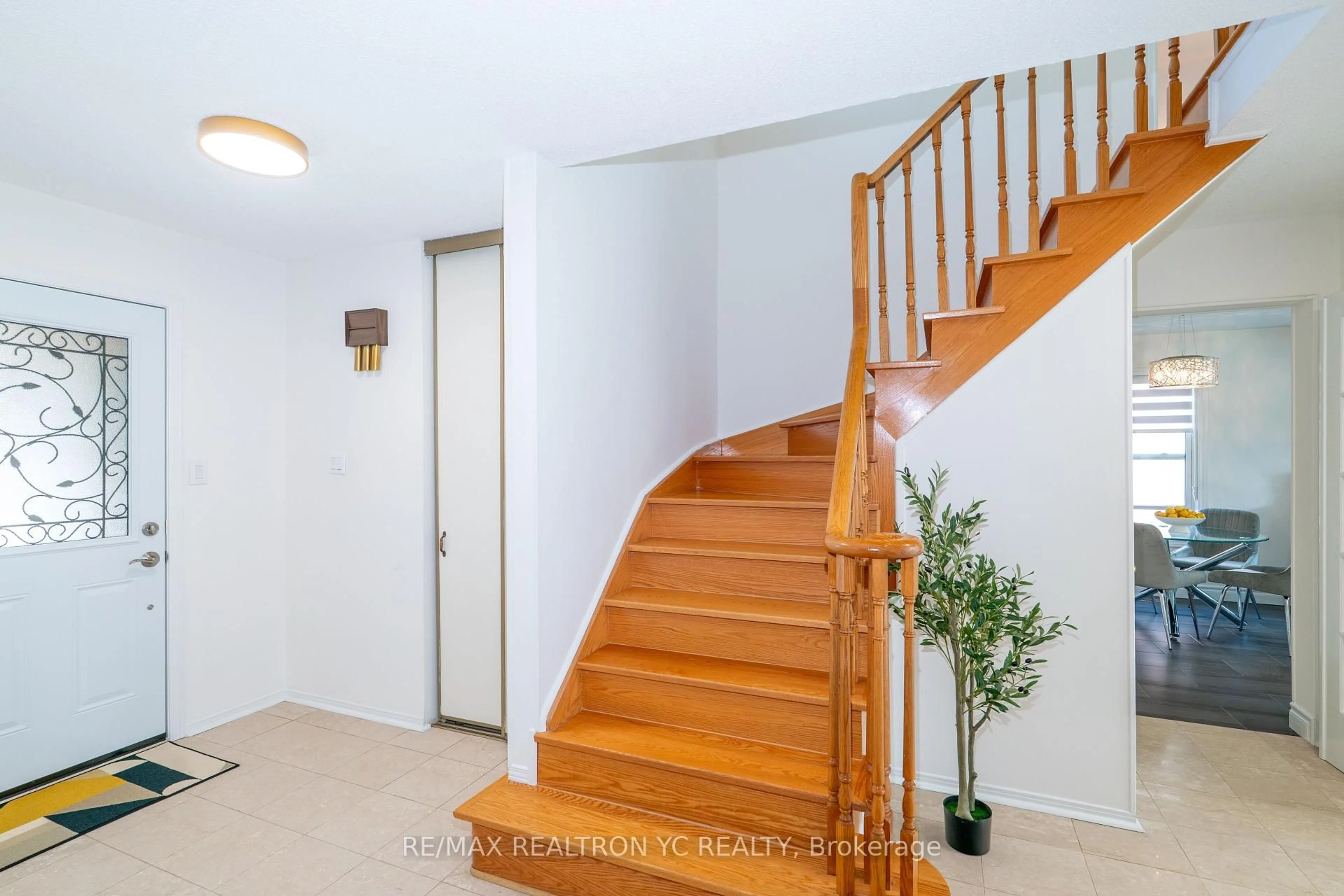 Stairs for 19 Breckonwood Cres, Markham Ontario L3T 5G8
