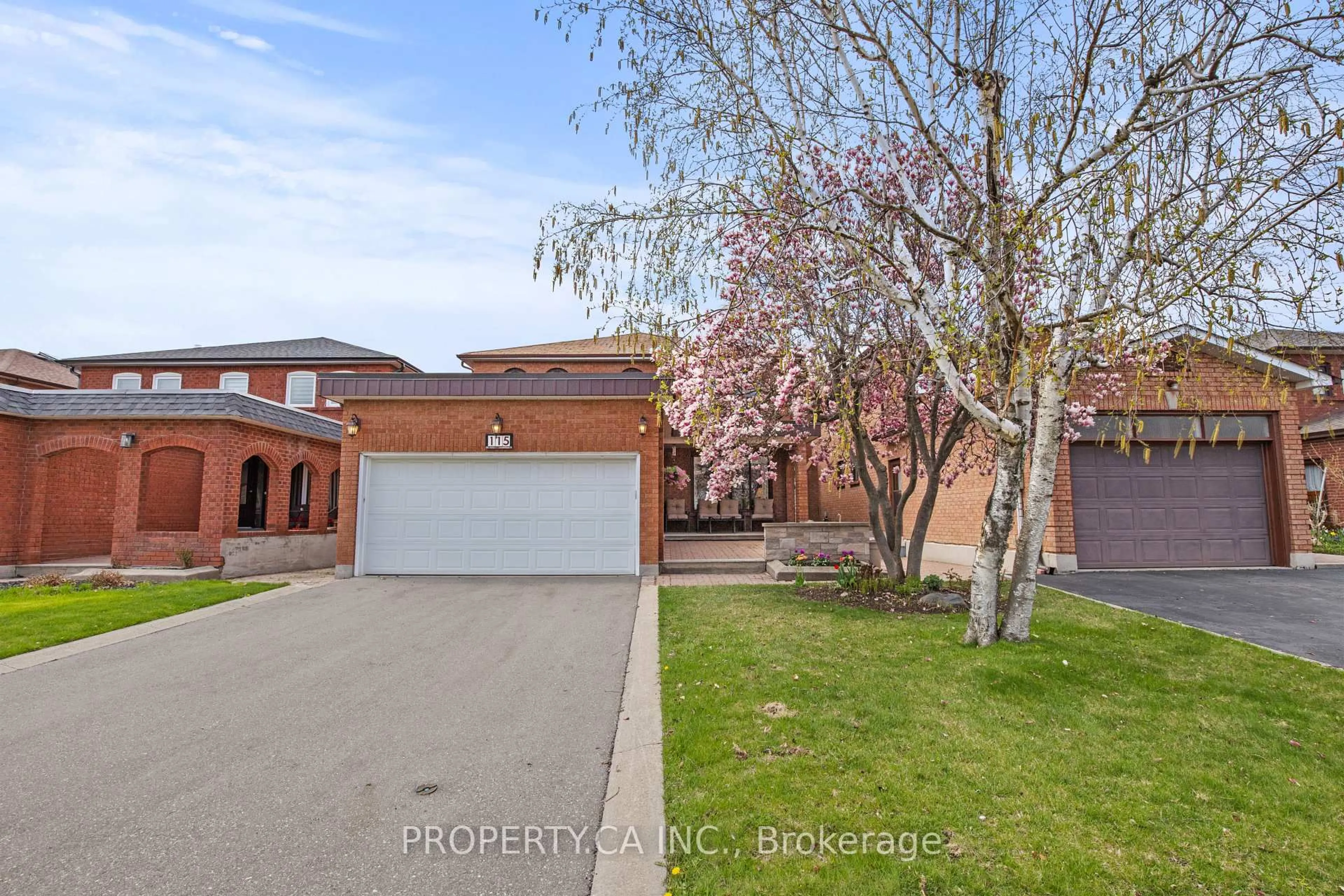 A pic from outside/outdoor area/front of a property/back of a property/a pic from drone, street for 115 Forest Dr, Vaughan Ontario L4L 3Z6