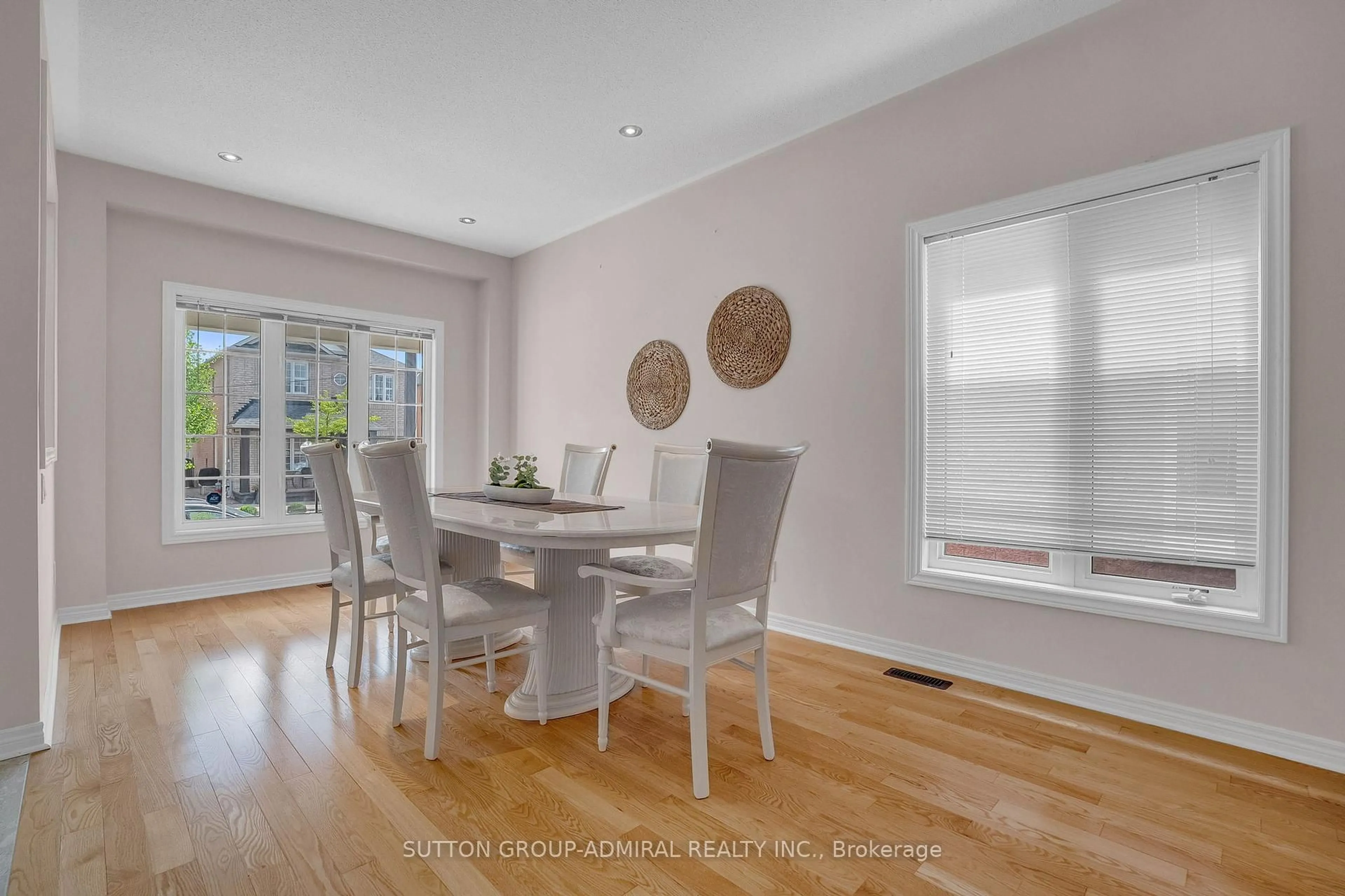 Dining room, wood/laminate floor for 50 Saint Victor Dr, Vaughan Ontario L4H 3E3