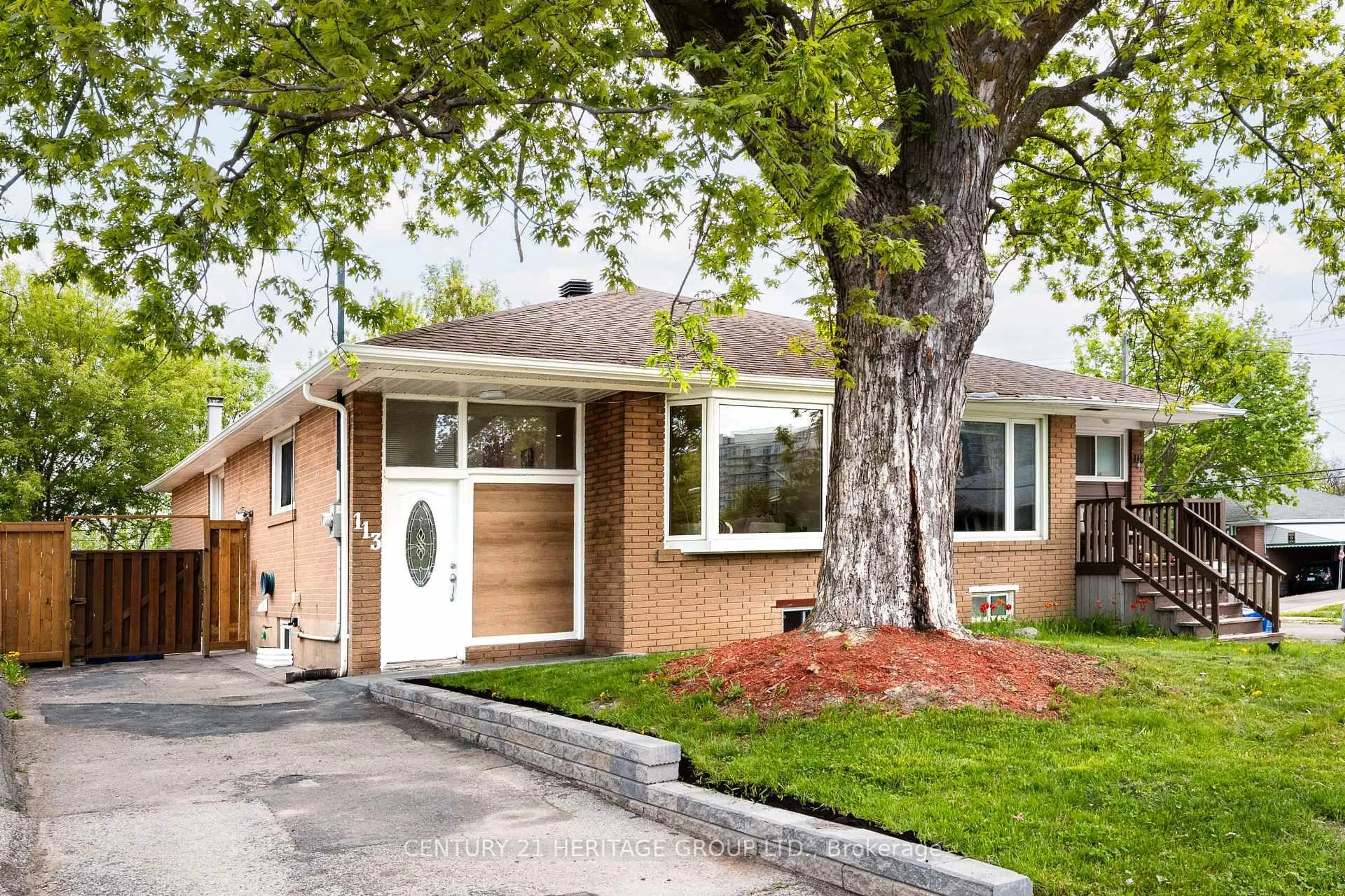 Home with brick exterior material, street for 113 Crone Cres, Newmarket Ontario L3Y 4P1