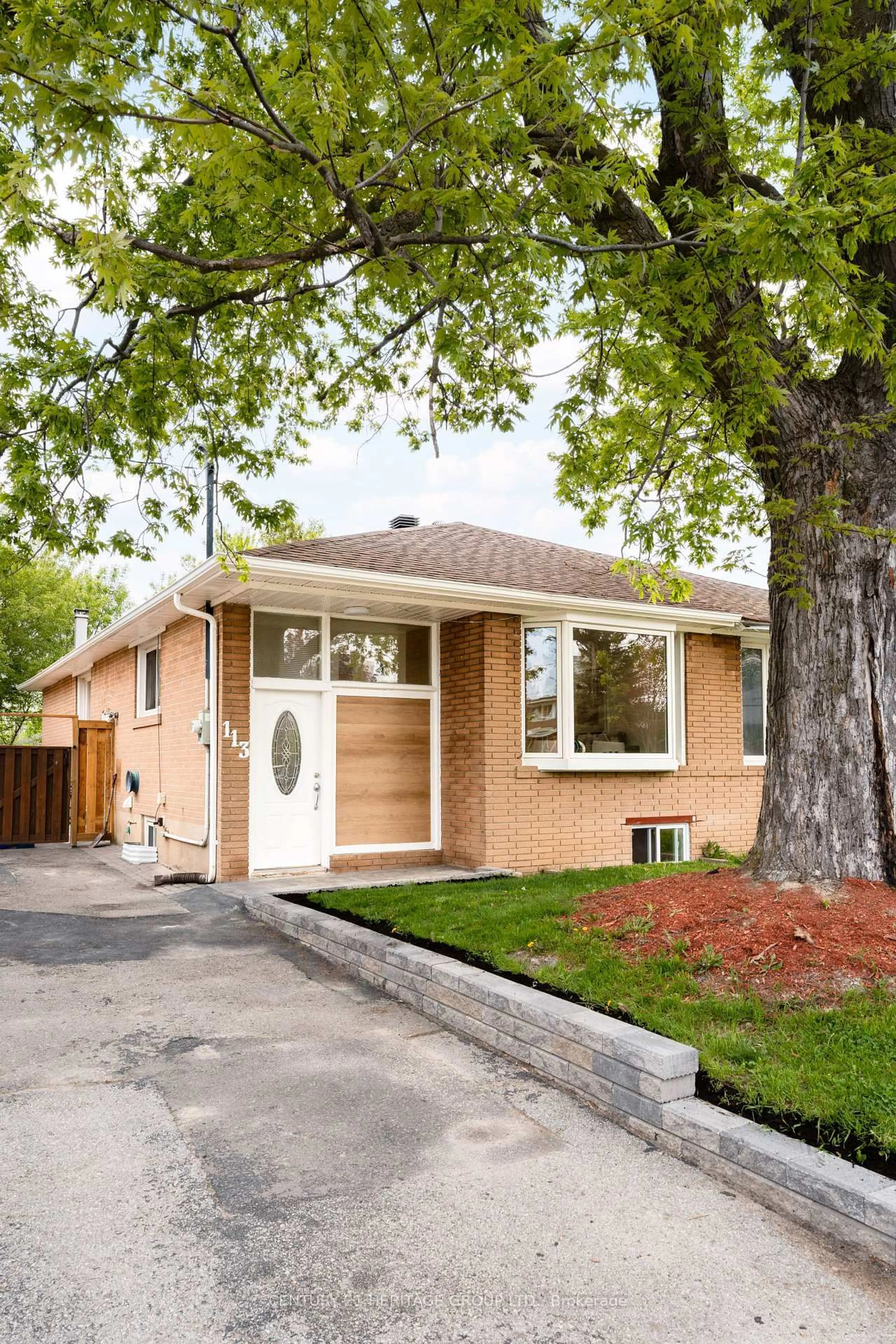 Home with brick exterior material, street for 113 Crone Crt, Newmarket Ontario L3Y 4P1