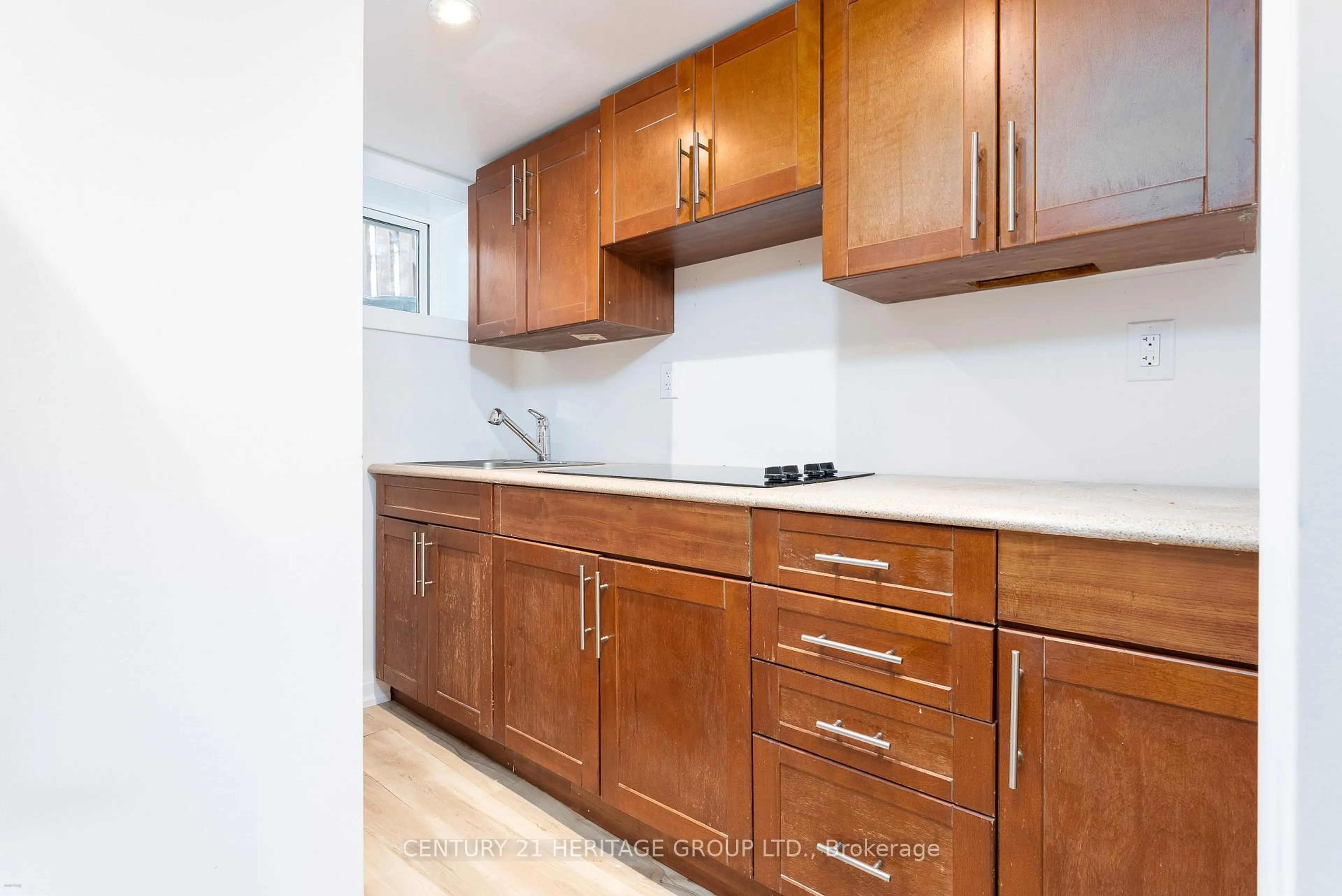 Standard kitchen, unknown for 113 Crone Crt, Newmarket Ontario L3Y 4P1
