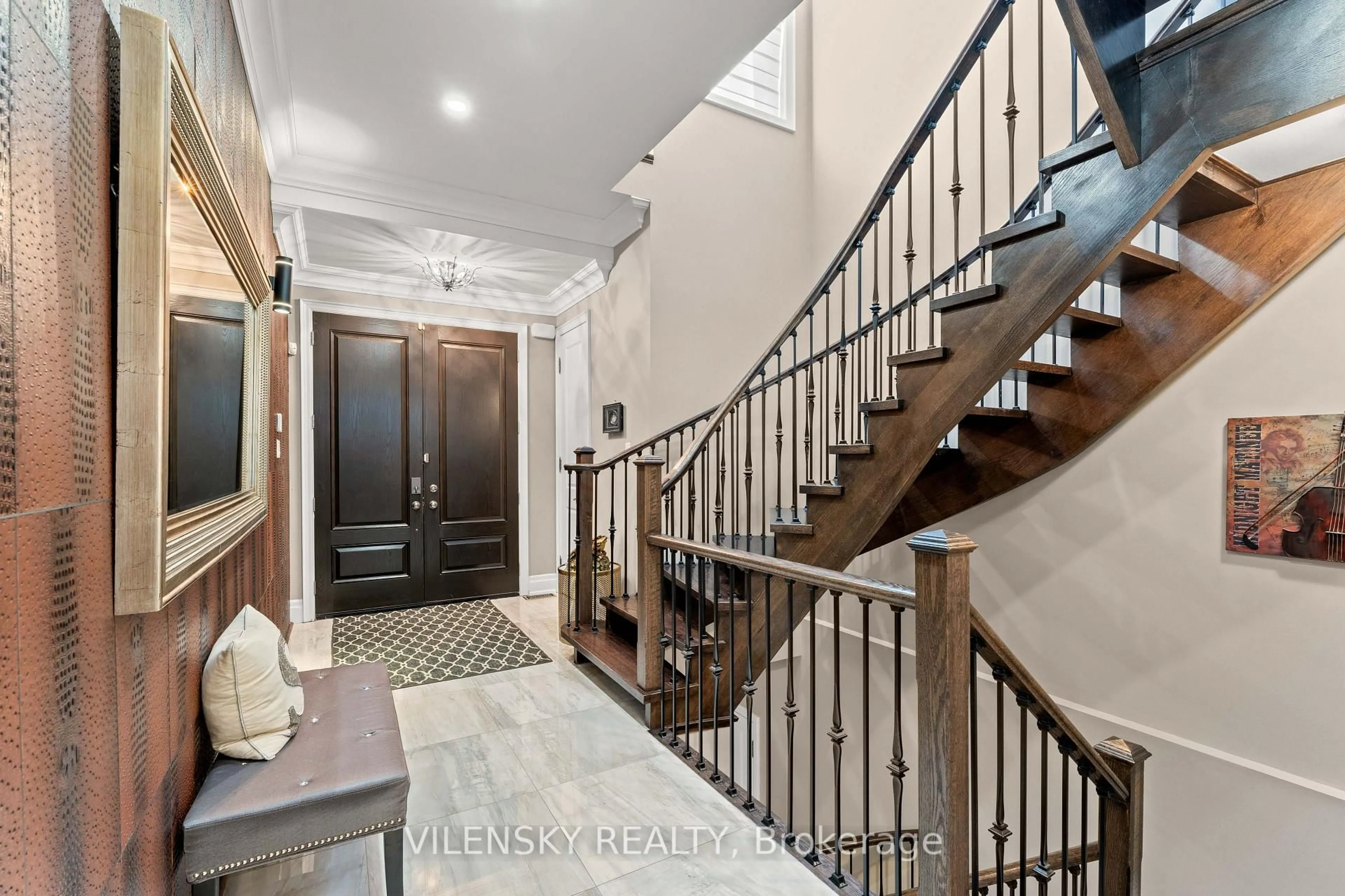 Indoor entryway for 72 Baldry Ave, Vaughan Ontario L6A 4X9