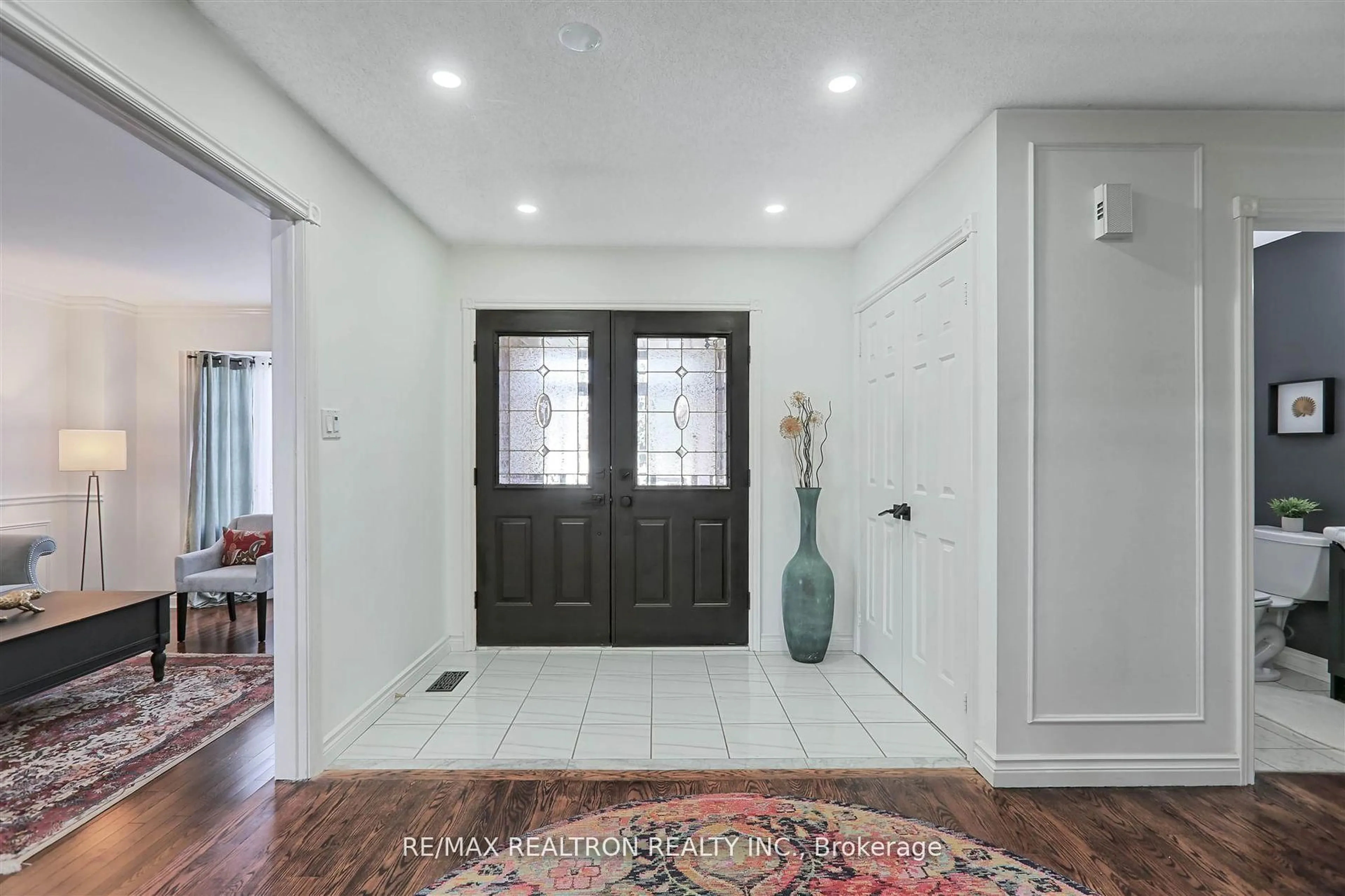 Indoor entryway for 236 McCaffrey Rd, Newmarket Ontario L3X 1J3