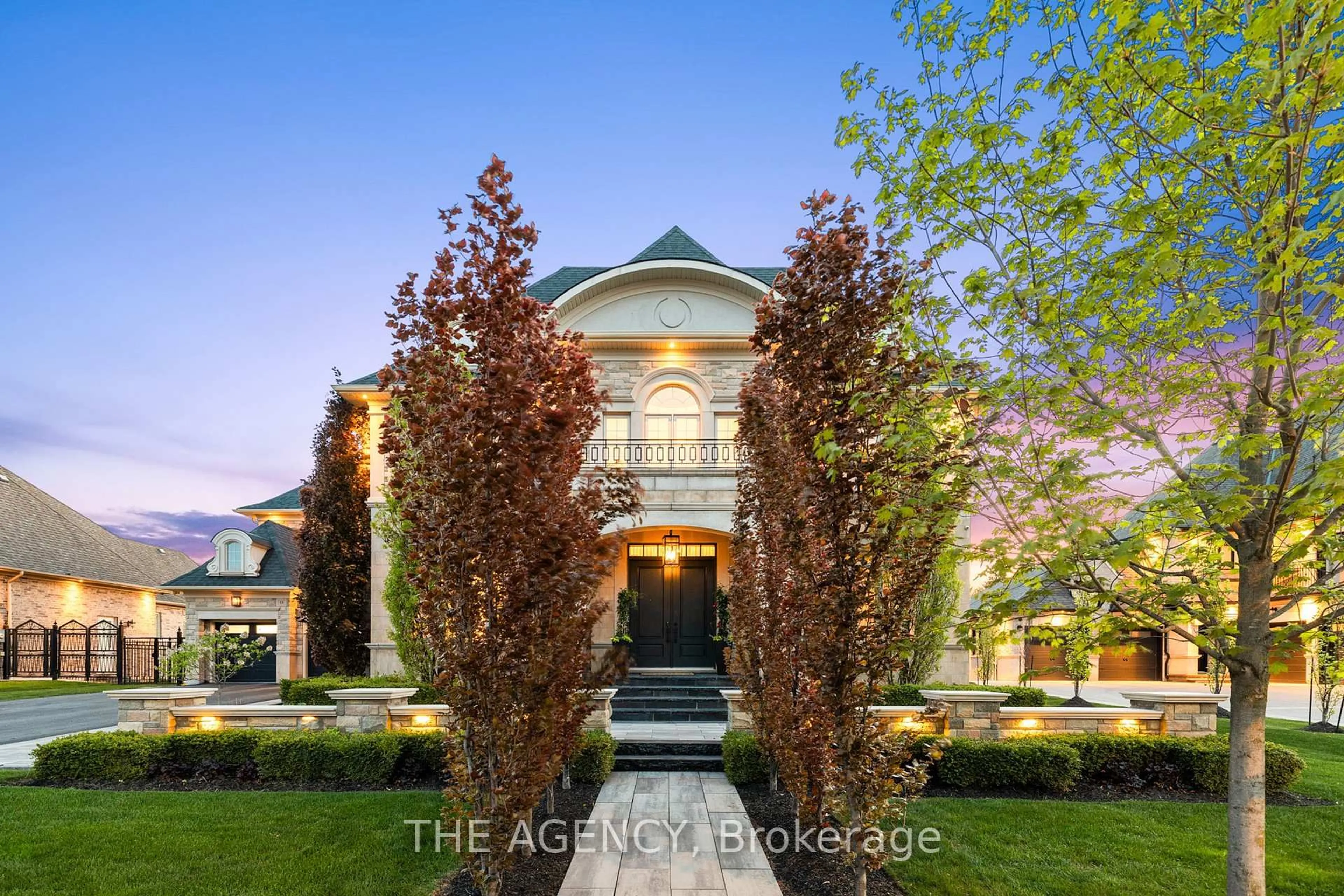 Indoor foyer for 18 Westbrooke Blvd, King Ontario L0G 1N0
