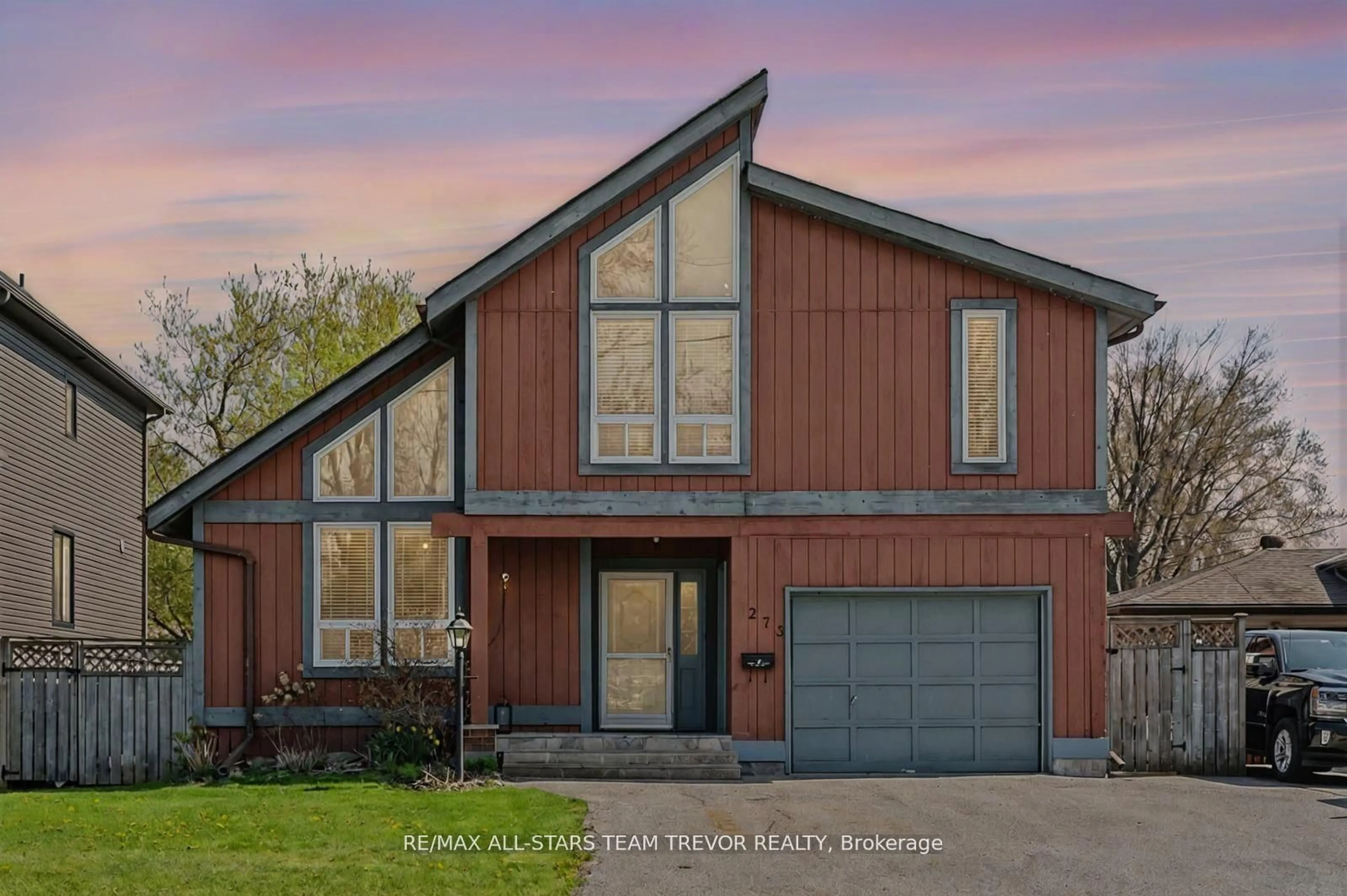 Home with brick exterior material, street for 273 Parkway Ave, Georgina Ontario L4P 2W1