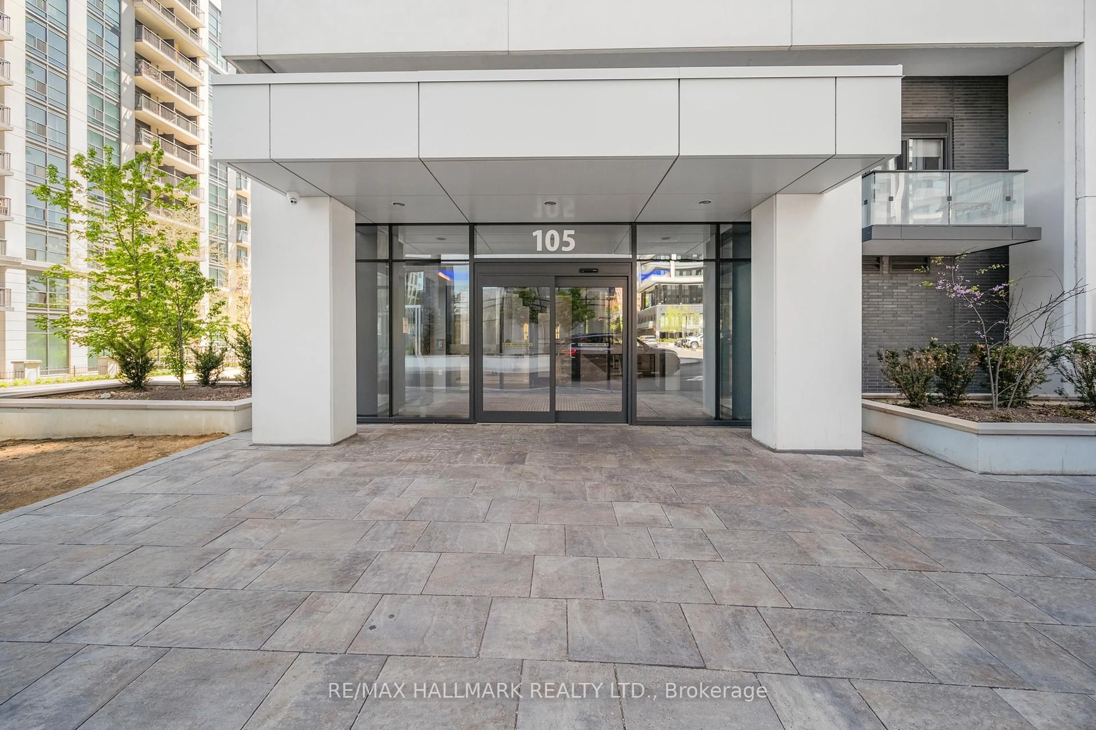 Indoor foyer for 105 Oneida Cres #1911, Richmond Hill Ontario L4B 0H6
