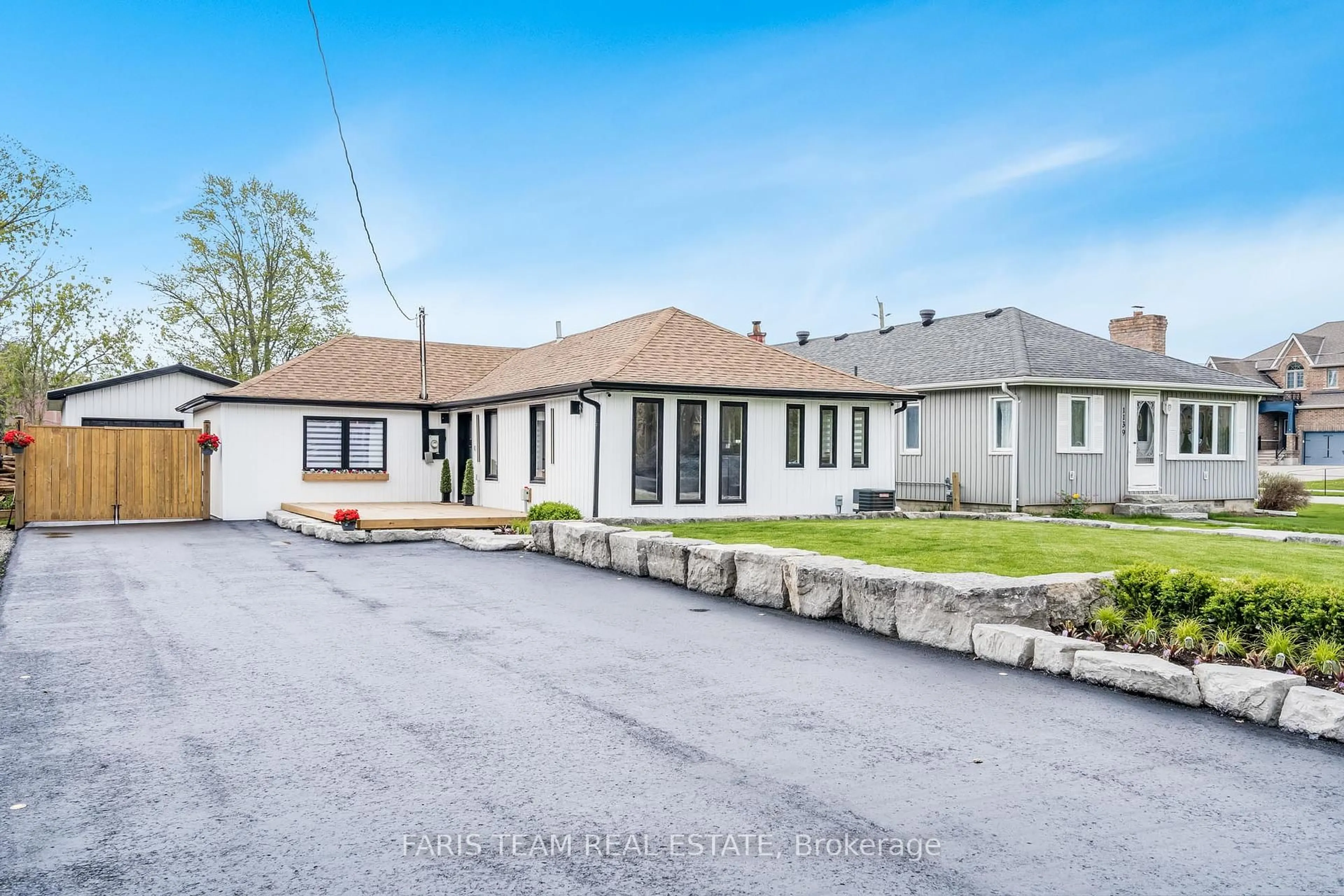A pic from outside/outdoor area/front of a property/back of a property/a pic from drone, street for 1135 Poplar Dr, Innisfil Ontario L0L 1R0