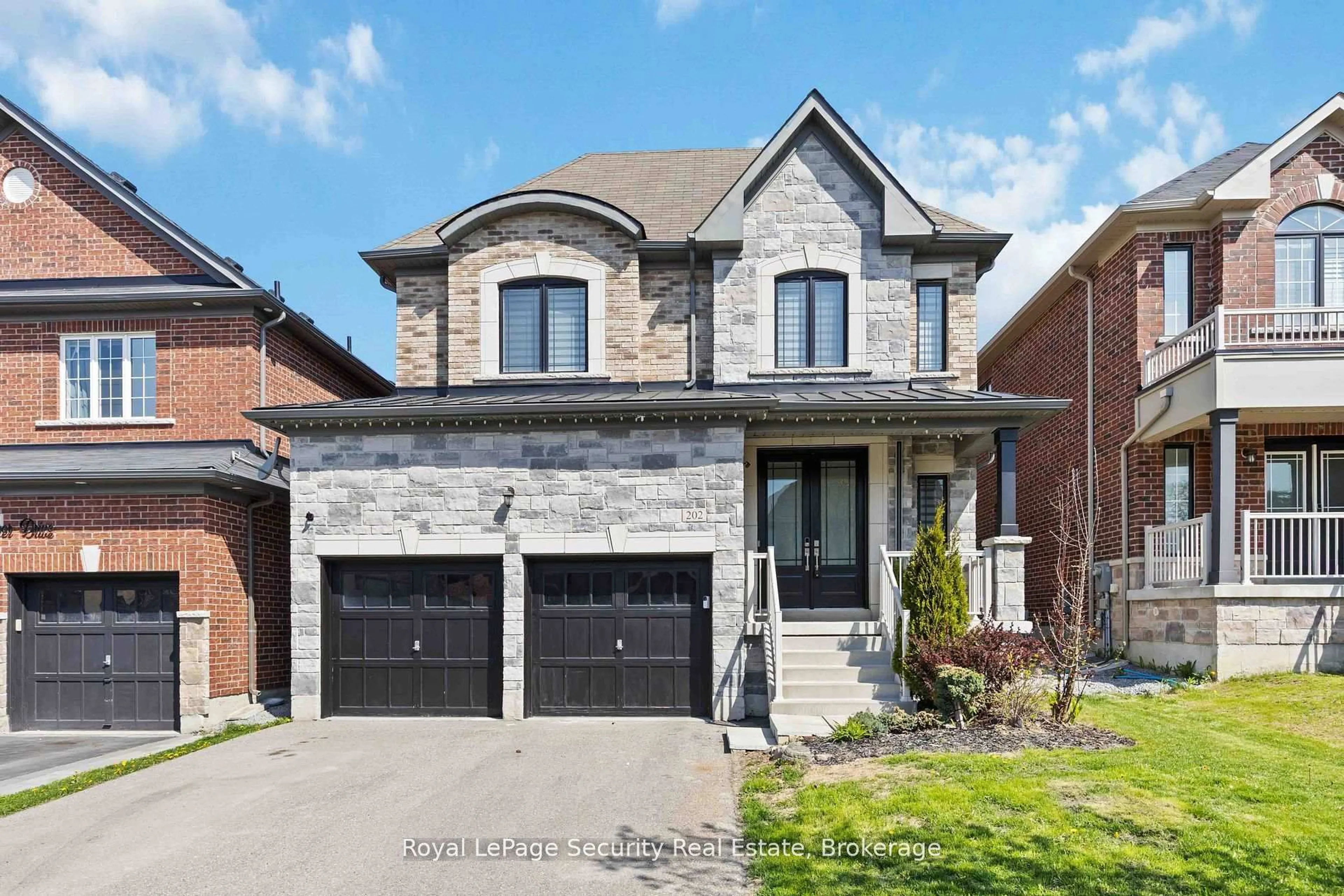 Home with brick exterior material, street for 202 Gardiner Dr, Bradford West Gwillimbury Ontario L3Z 0J5