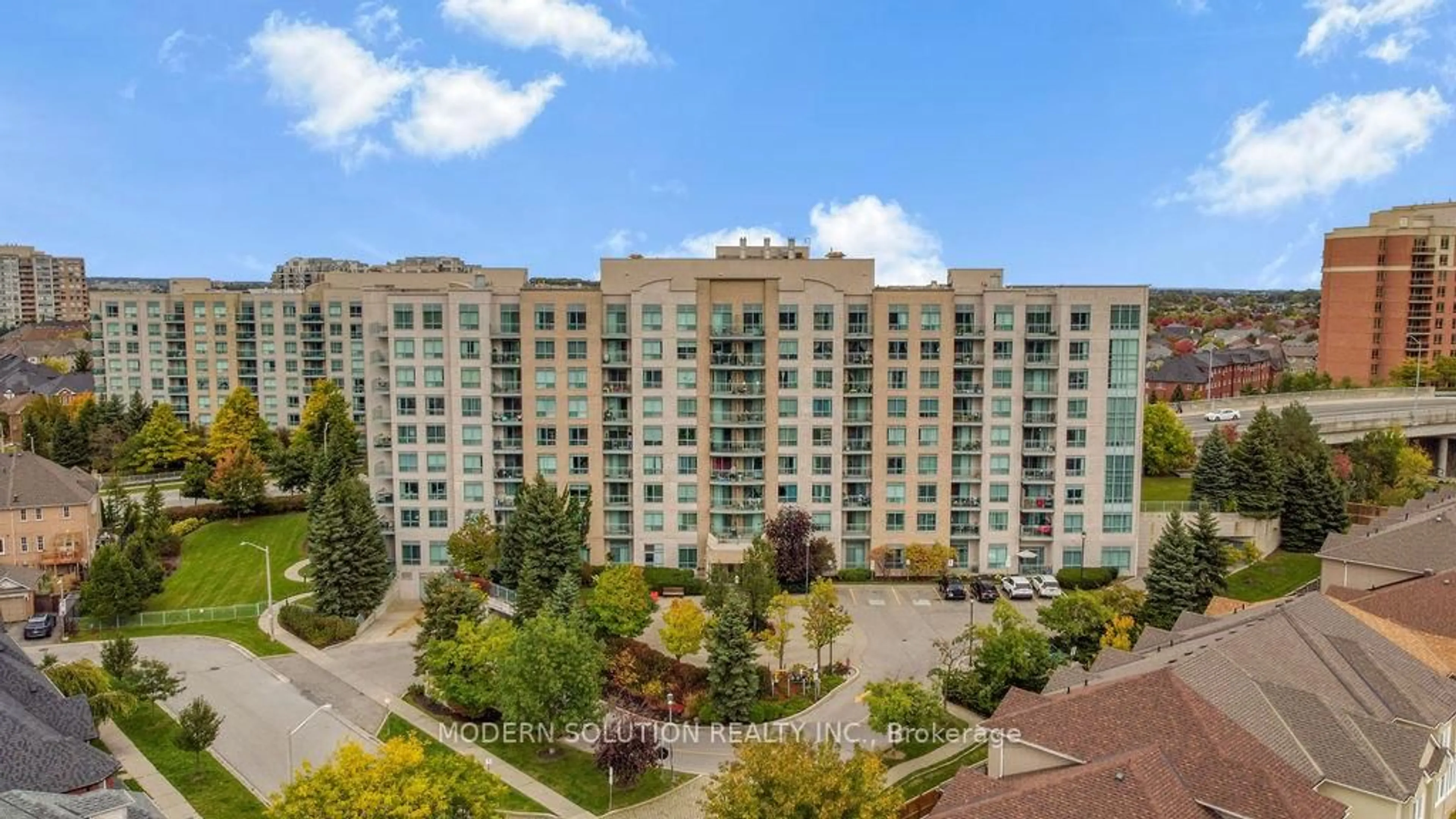 A pic from outside/outdoor area/front of a property/back of a property/a pic from drone, city buildings view from balcony for 51 Baffin Crt #Ph19, Richmond Hill Ontario L4B 4P6