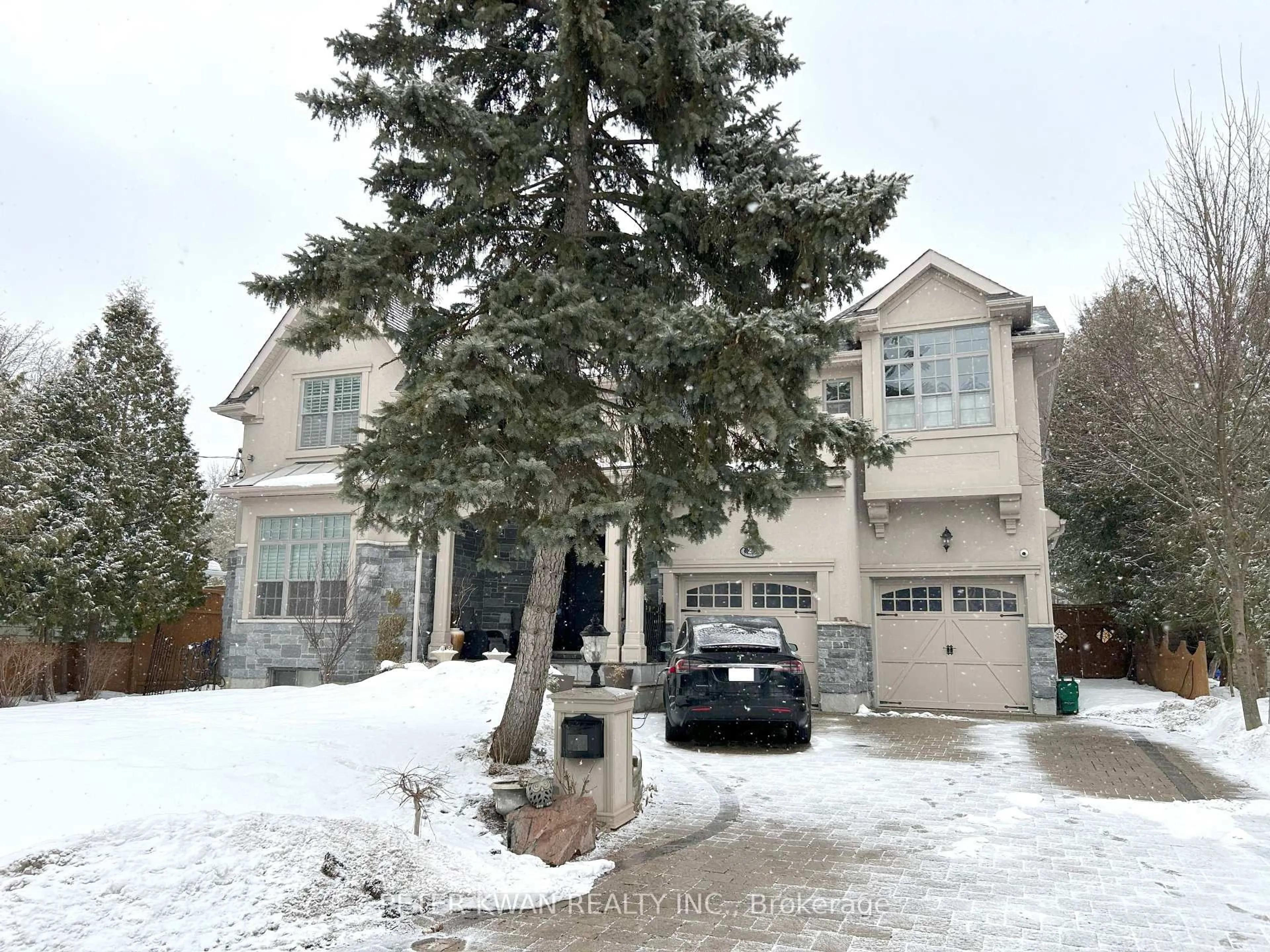 A pic from outside/outdoor area/front of a property/back of a property/a pic from drone, street for 23 Princess St, Markham Ontario L3P 1K4