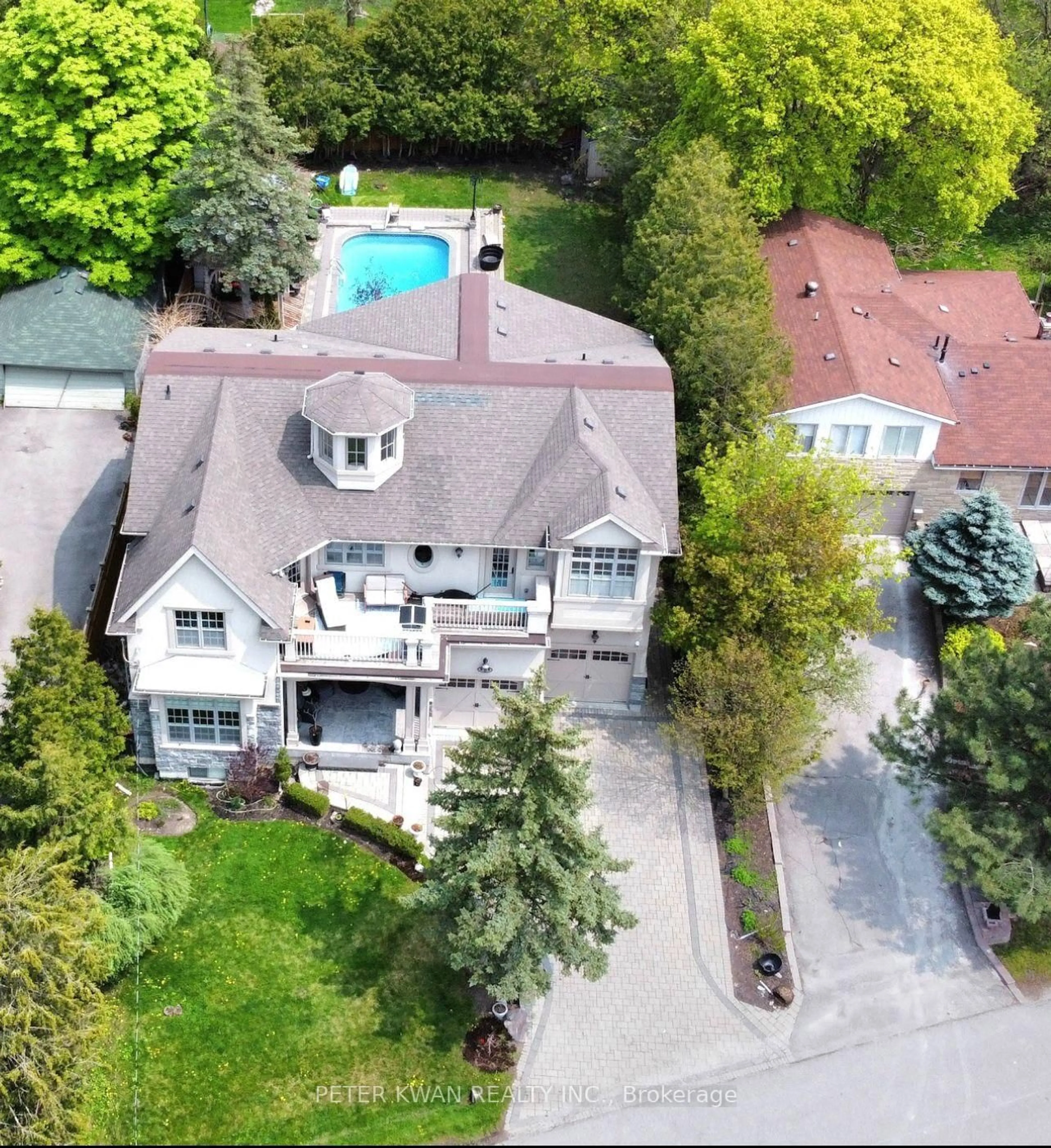 A pic from outside/outdoor area/front of a property/back of a property/a pic from drone, street for 23 Princess St, Markham Ontario L3P 1K4