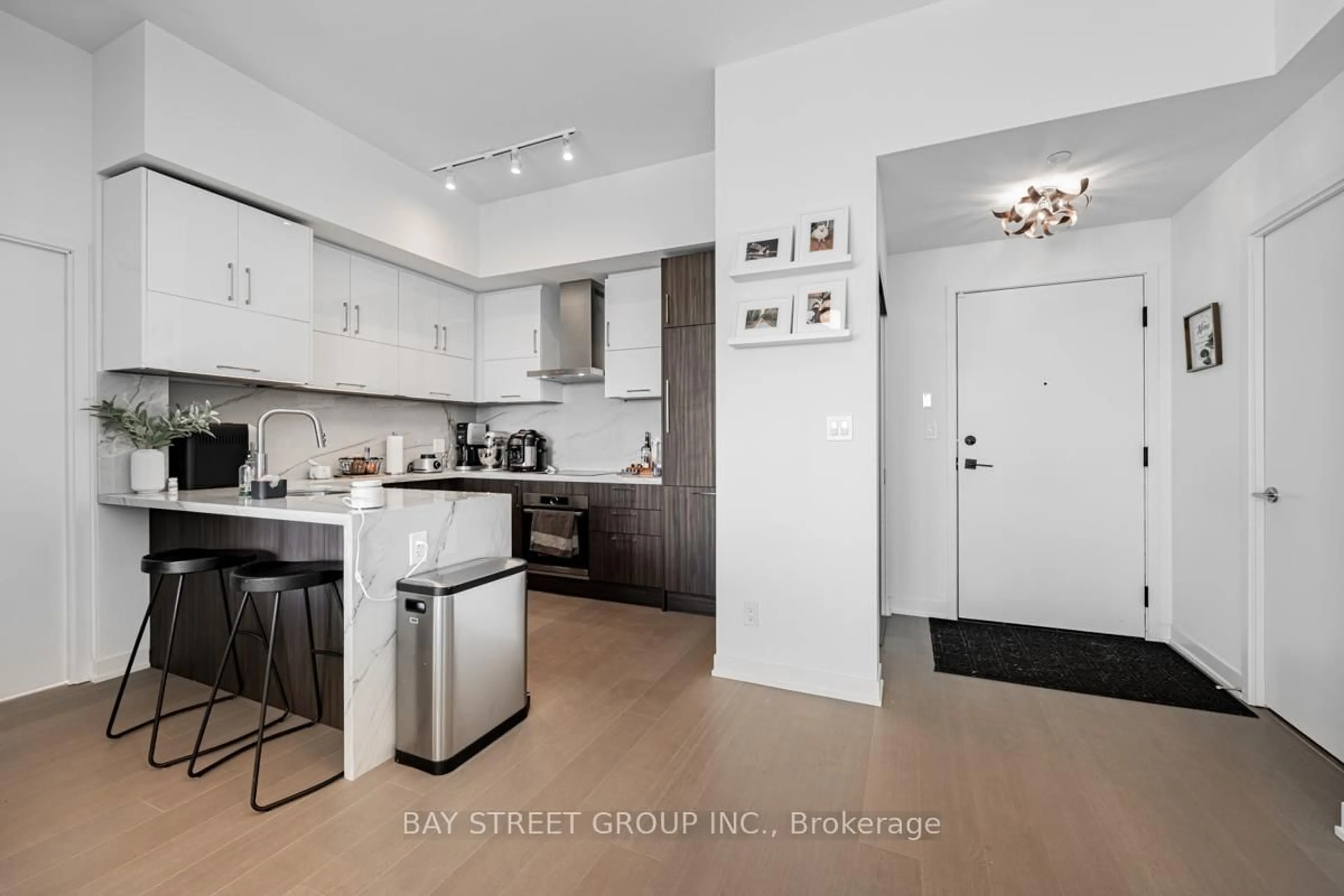 Open concept kitchen, ceramic/tile floor for 8119 Birchmount Rd #1808, Markham Ontario L6G 0H5
