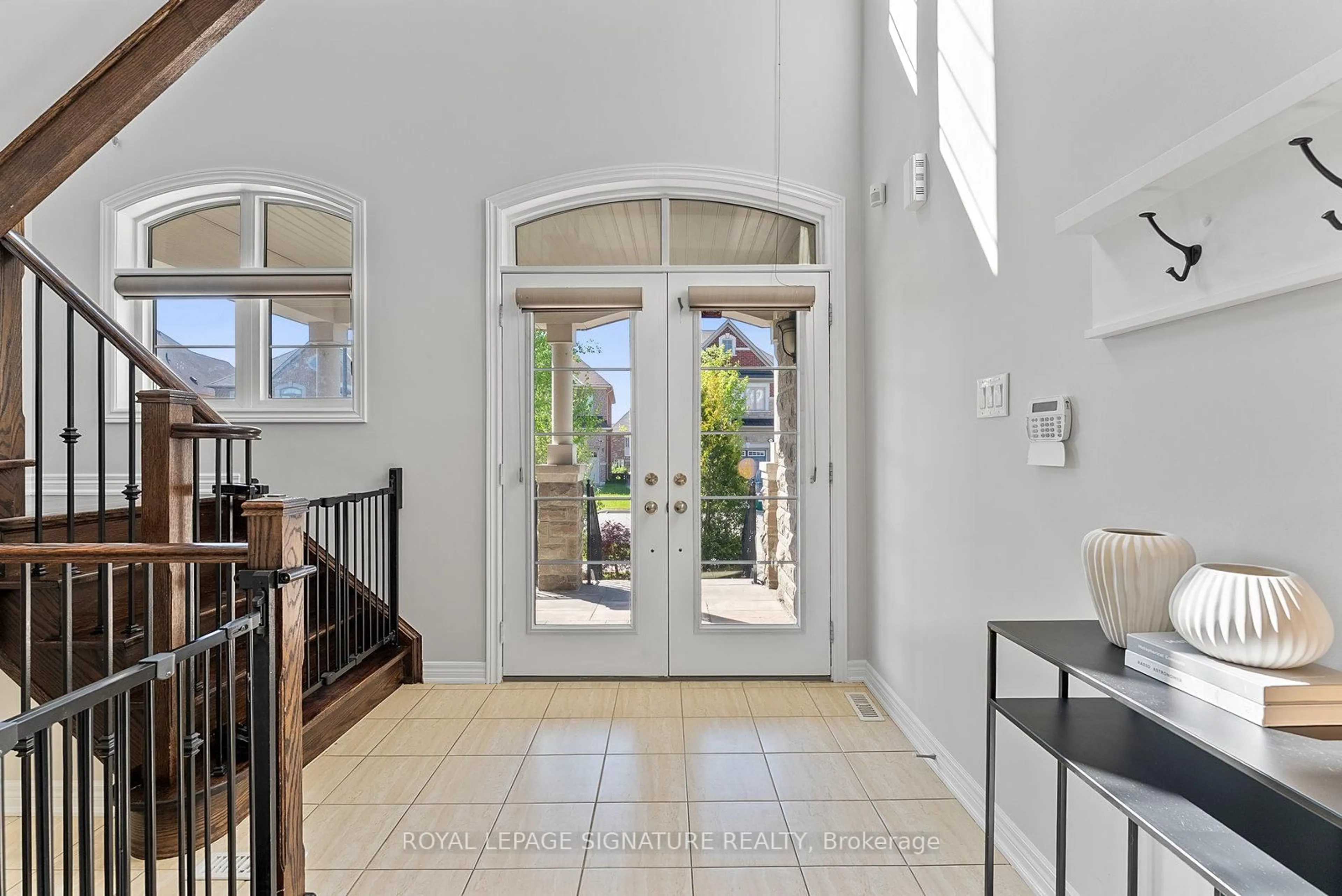 Indoor entryway for 115 Allison Ann Way, Vaughan Ontario L6A 0G7