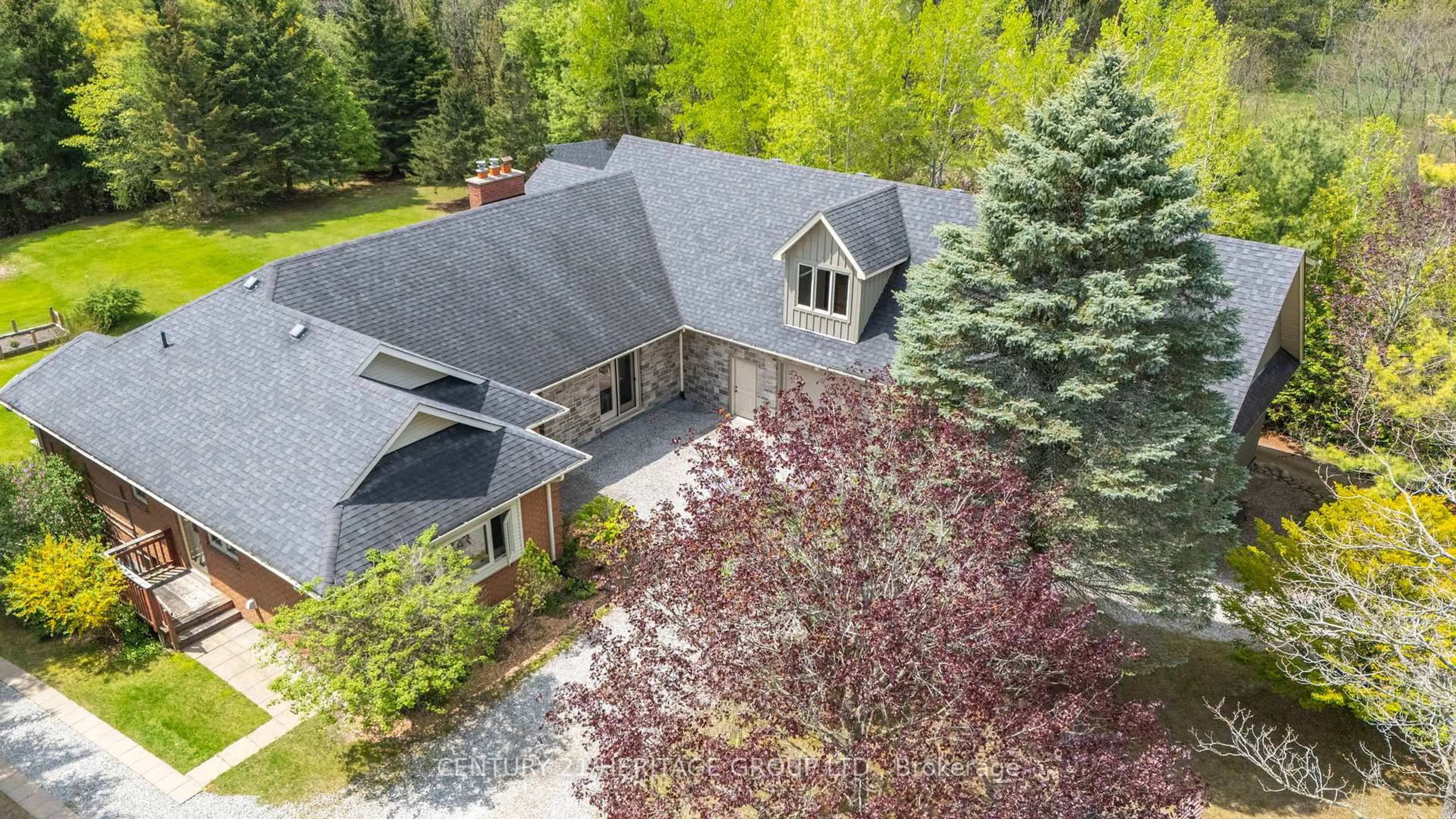 A pic from outside/outdoor area/front of a property/back of a property/a pic from drone, unknown for 5713 Line 6, New Tecumseth Ontario L0G 1W0