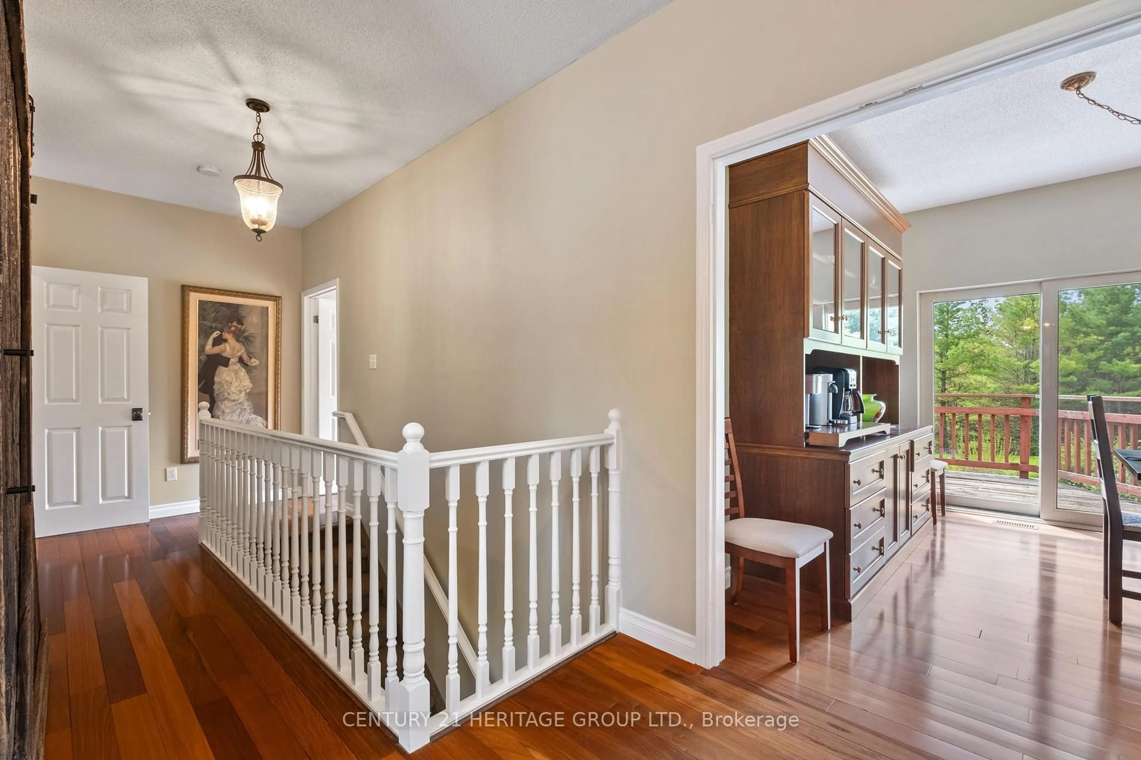Indoor entryway for 5713 Line 6, New Tecumseth Ontario L0G 1W0