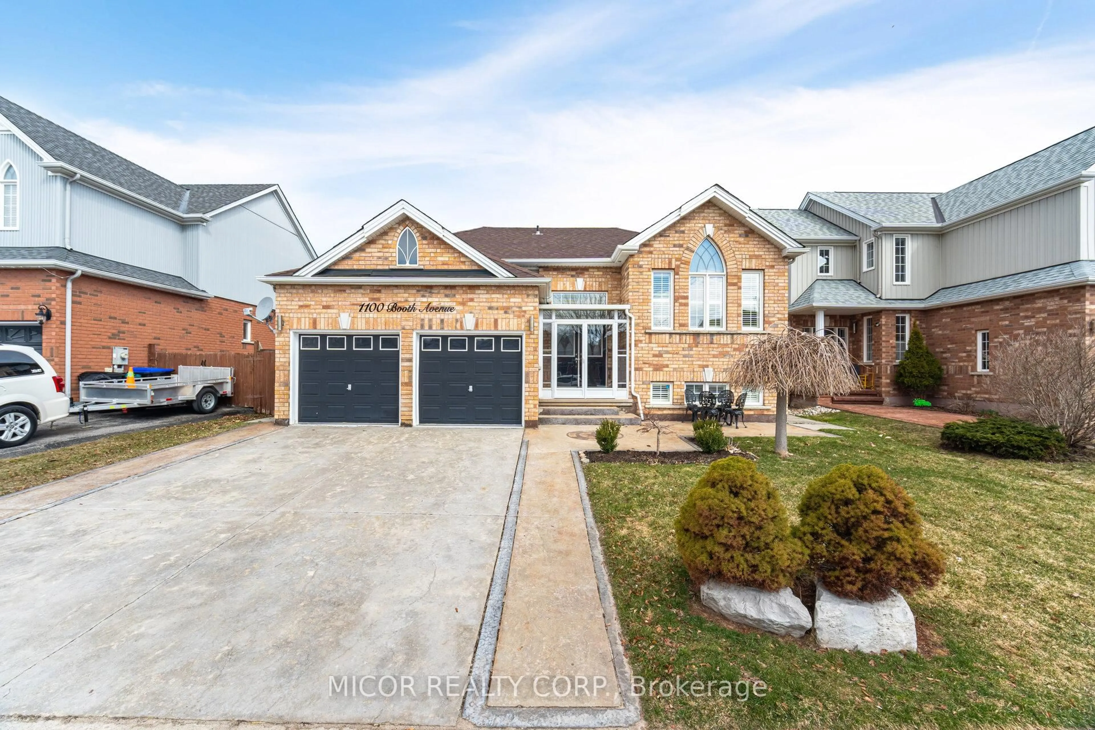 Home with brick exterior material, street for 1100 Booth Ave, Innisfil Ontario L9S 4W6