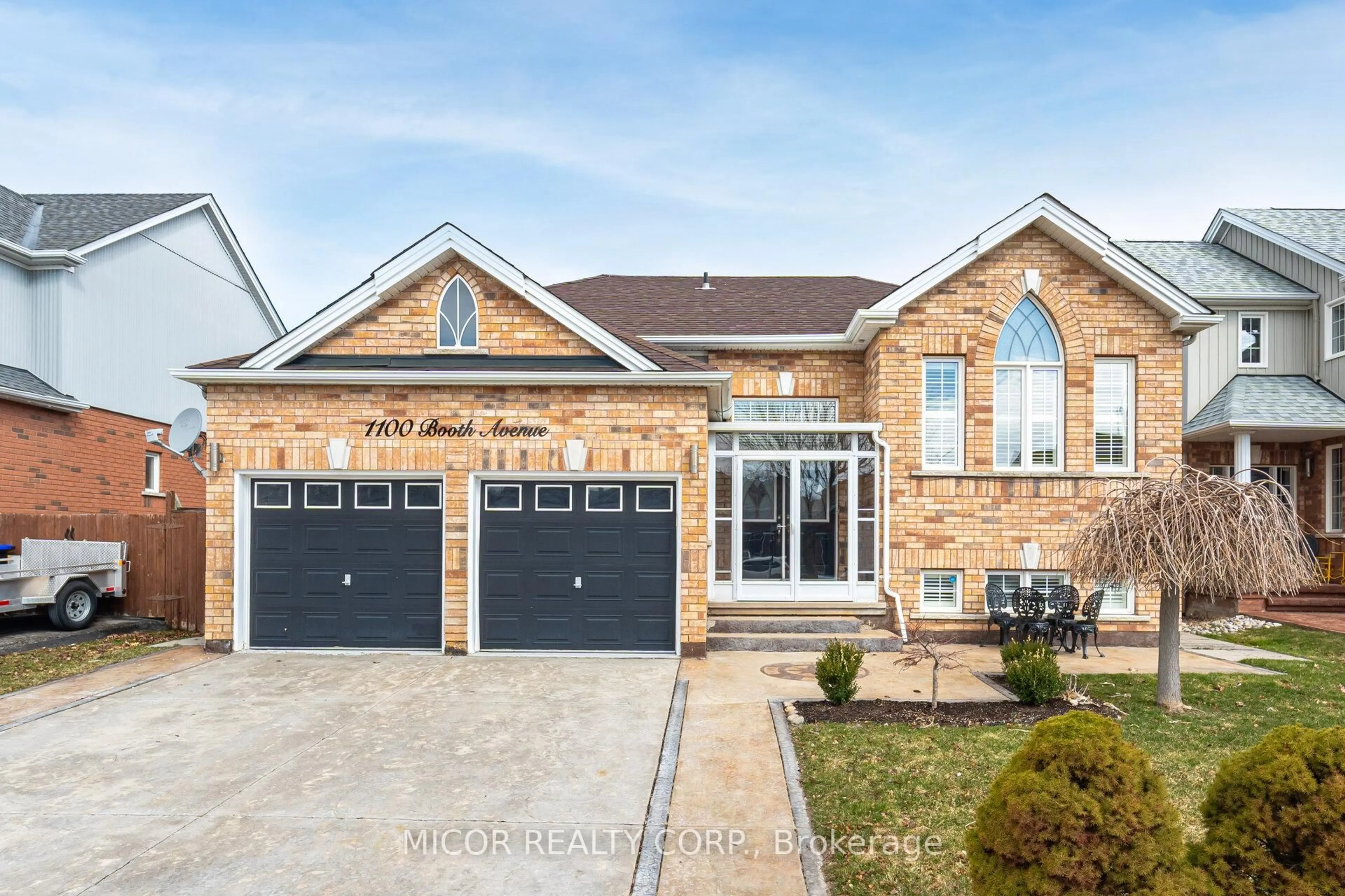 Home with brick exterior material, street for 1100 Booth Ave, Innisfil Ontario L9S 4W6