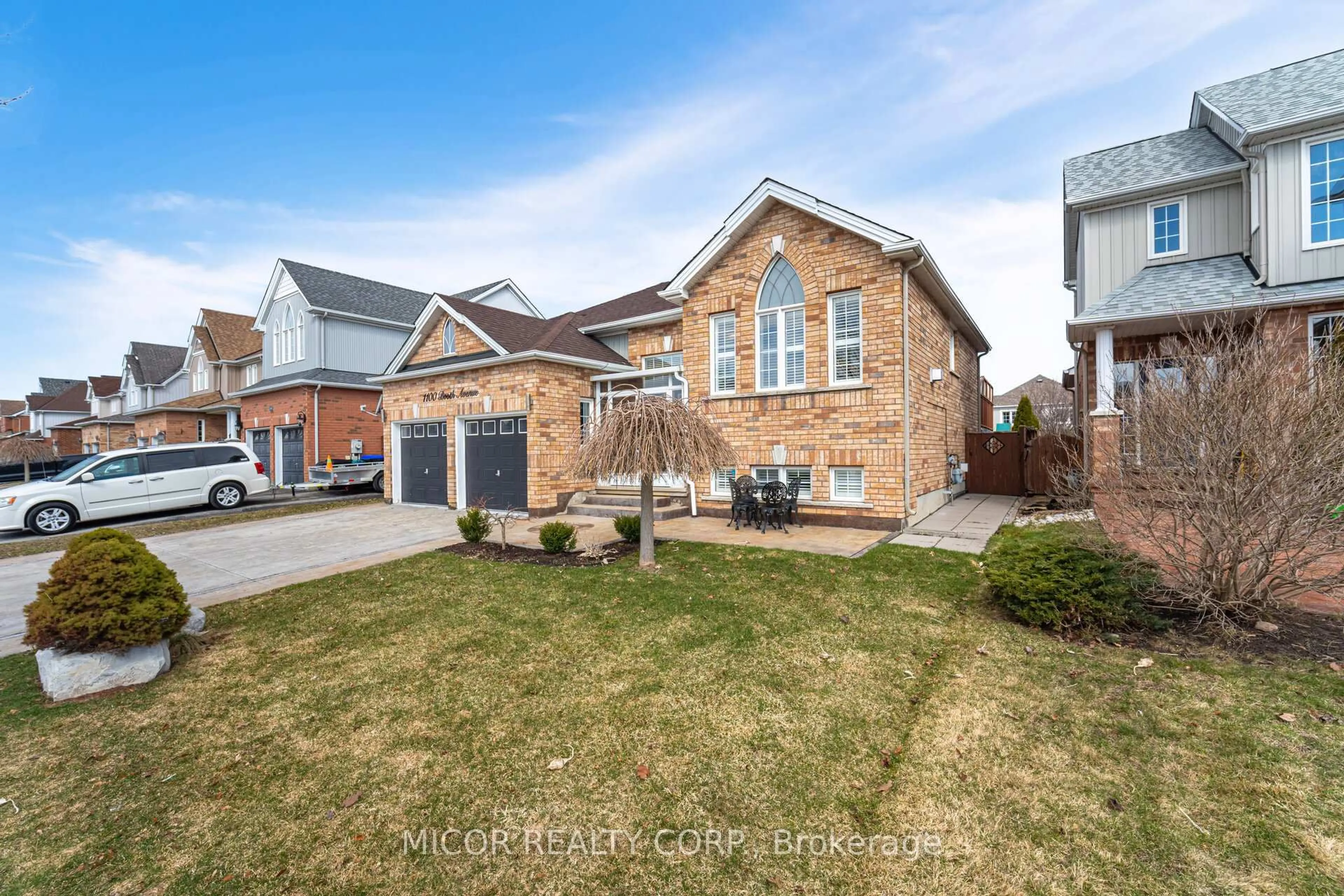 Home with brick exterior material, street for 1100 Booth Ave, Innisfil Ontario L9S 4W6