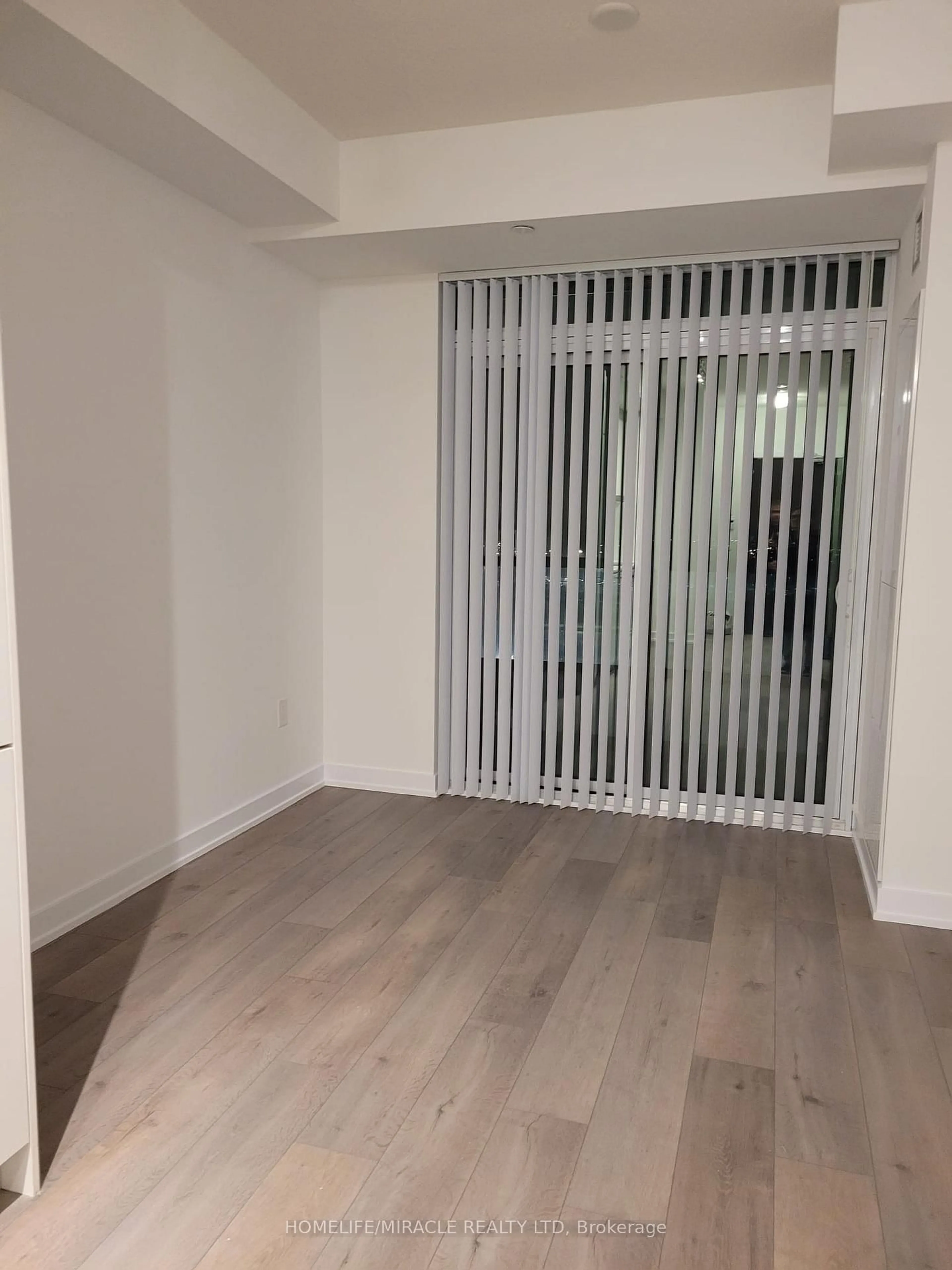 A pic of a room for 10 Honeycrisp Cres #1607, Vaughan Ontario L4K 0M7