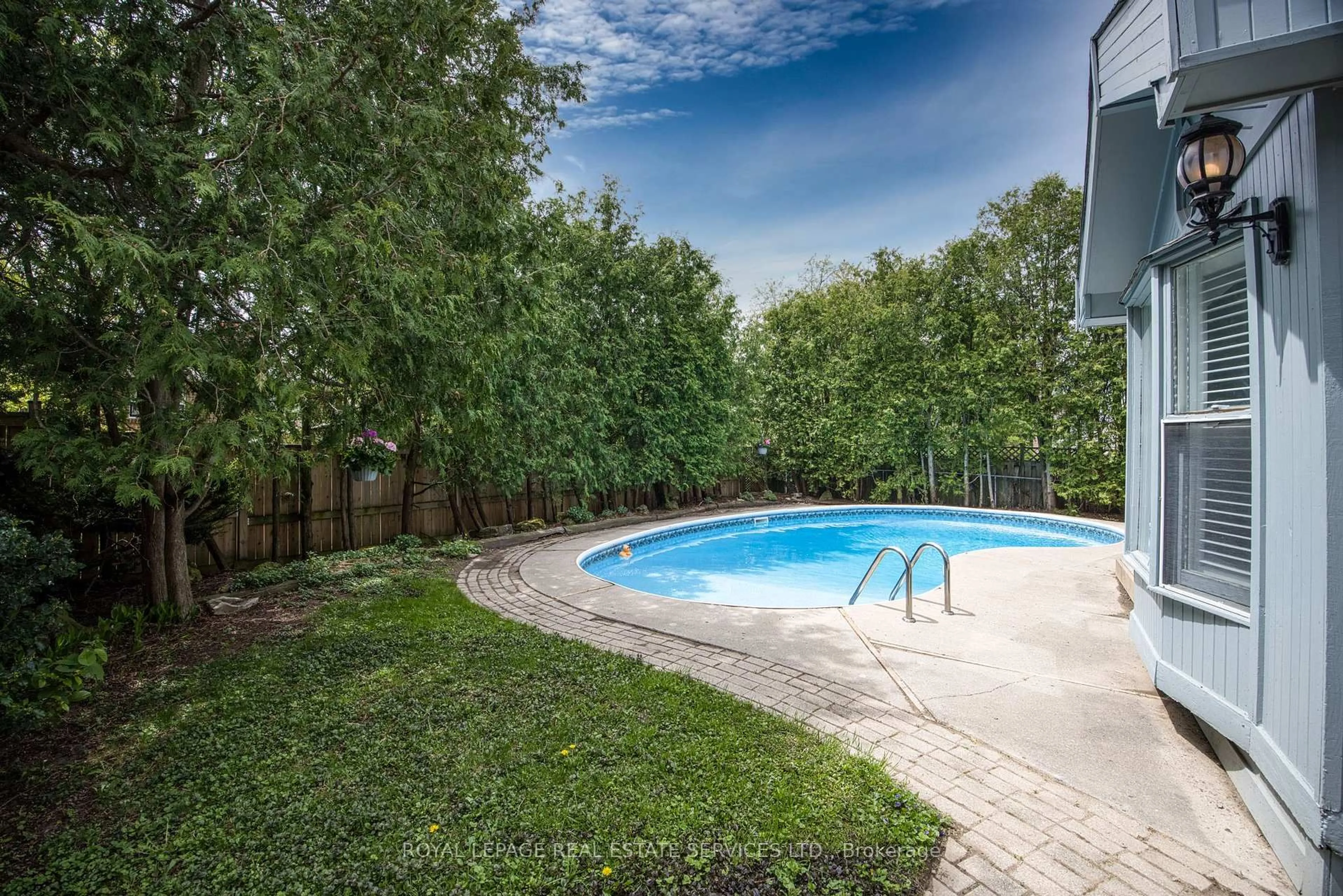 Pool for 198 Romfield Crct, Markham Ontario L3T 3J1