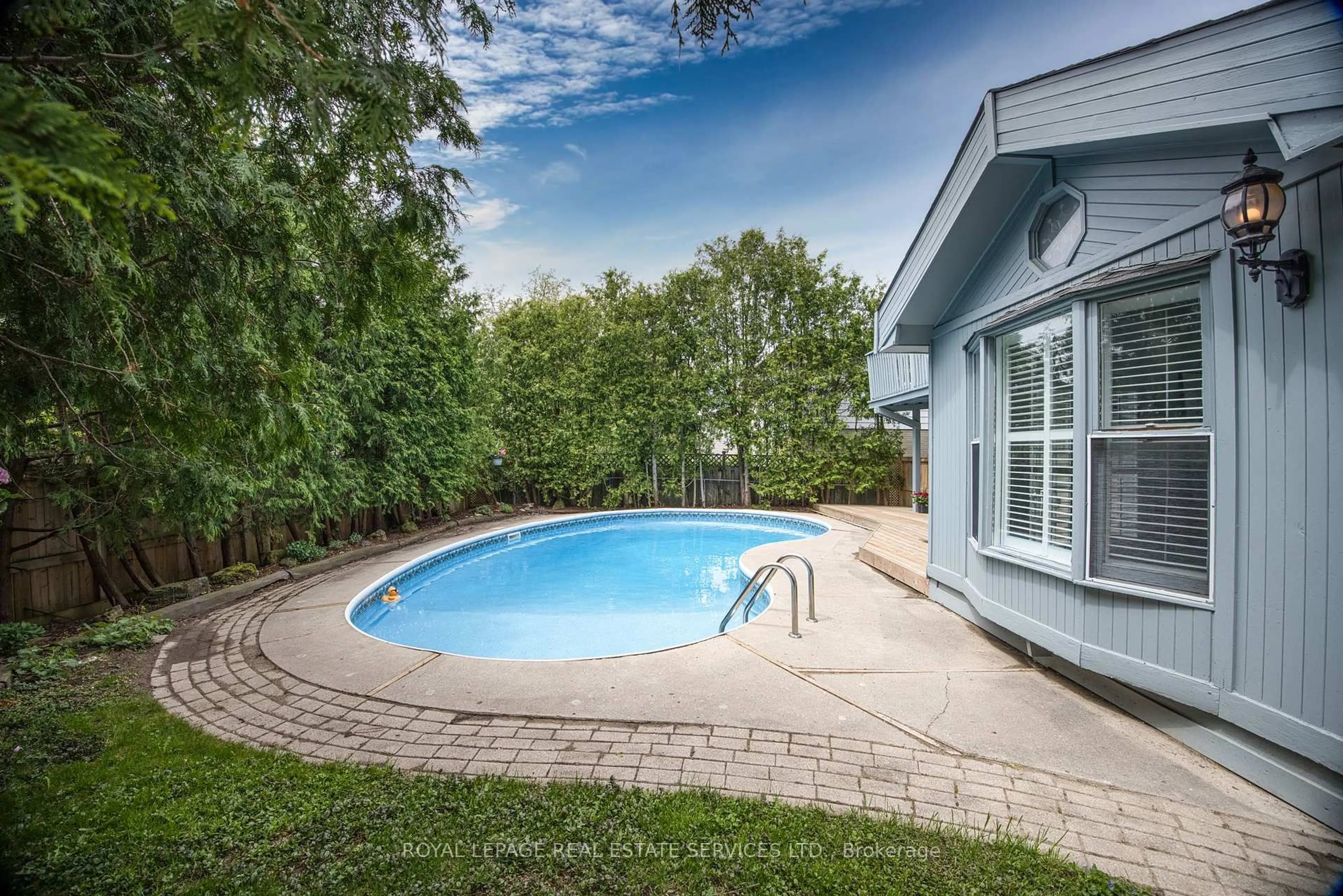 Pool for 198 Romfield Crct, Markham Ontario L3T 3J1