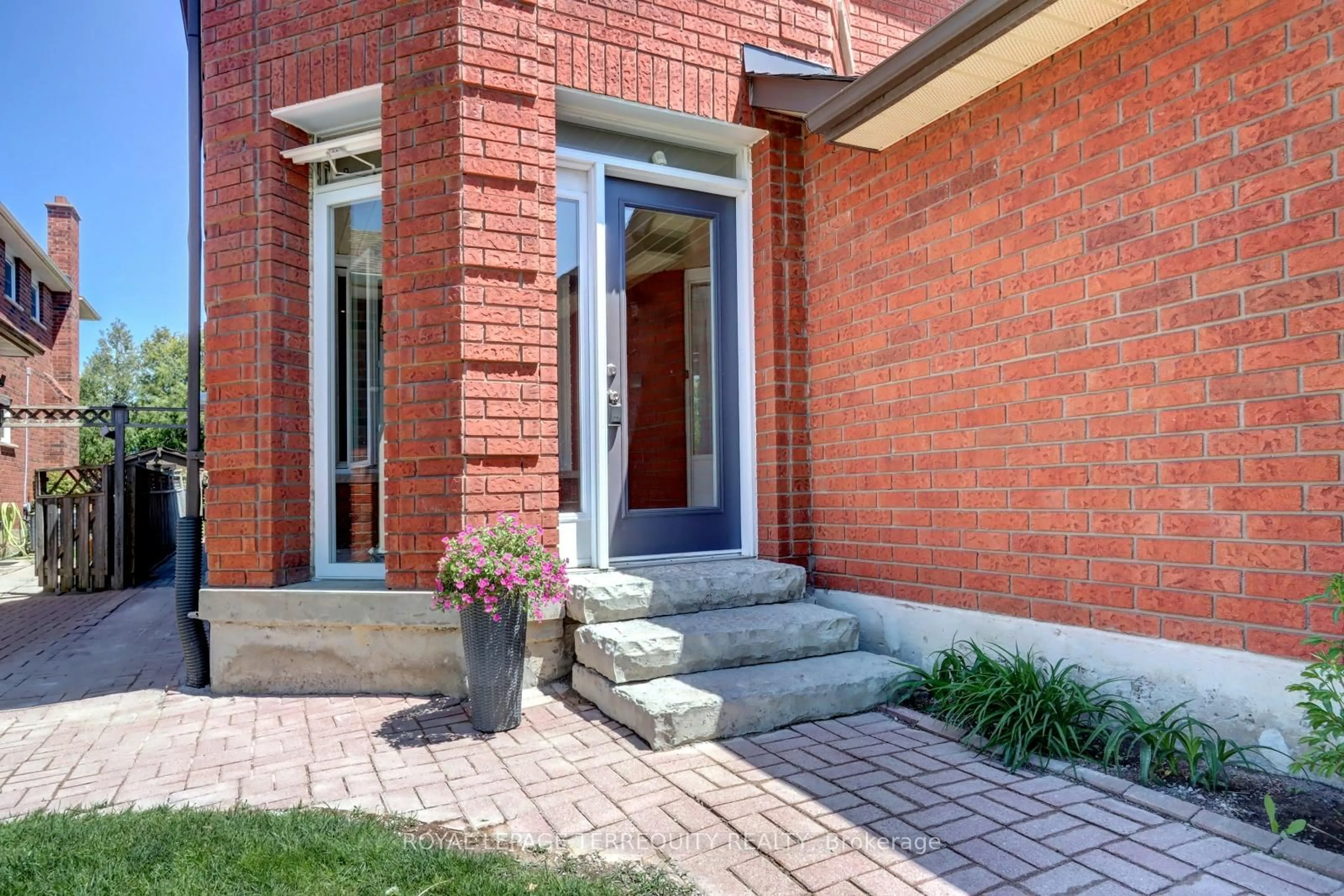 Home with brick exterior material, street for 95 Governor Cres, Vaughan Ontario L4L 5G5