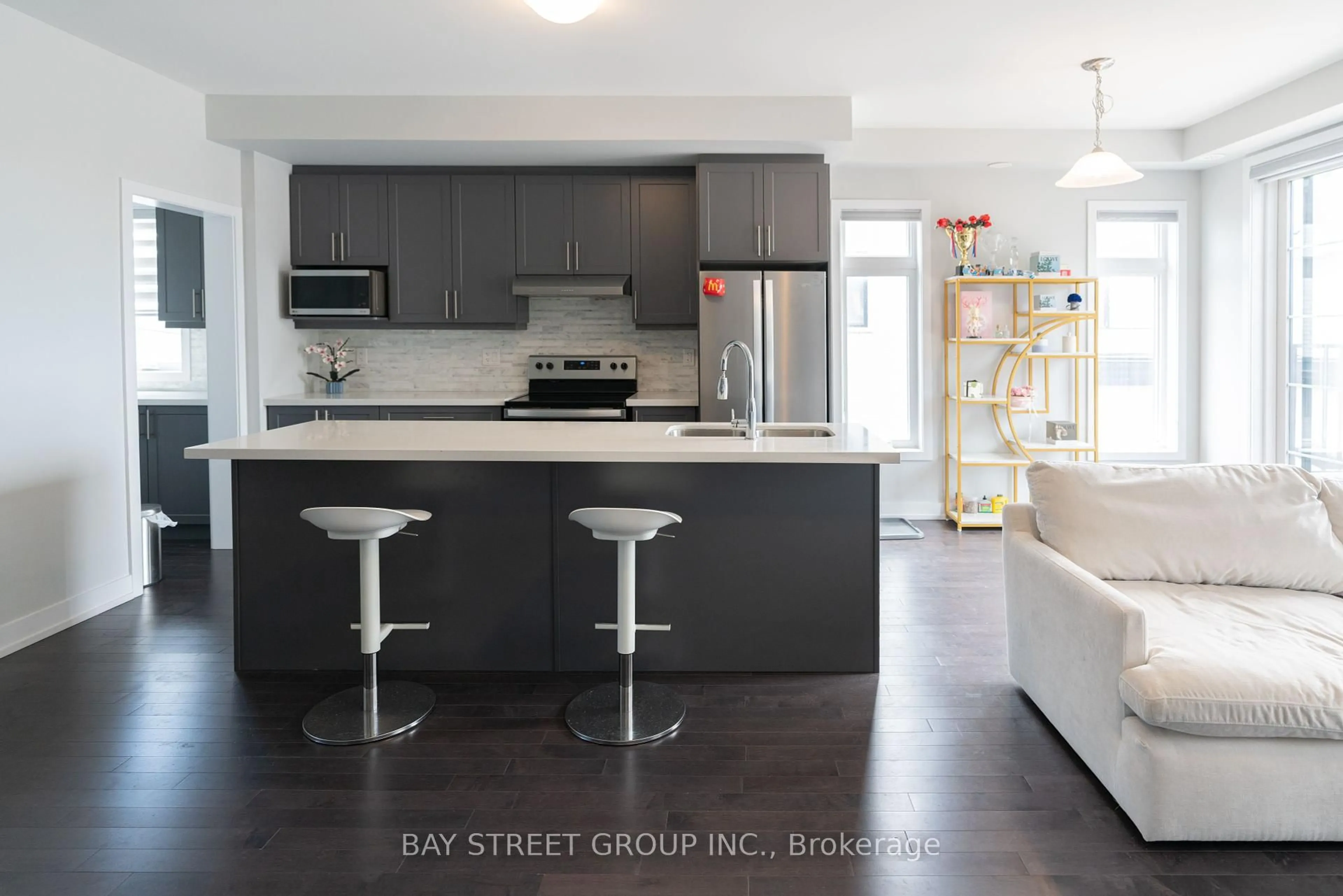 Open concept kitchen, unknown for 9654 Kennedy Rd, Markham Ontario L6C 3J7