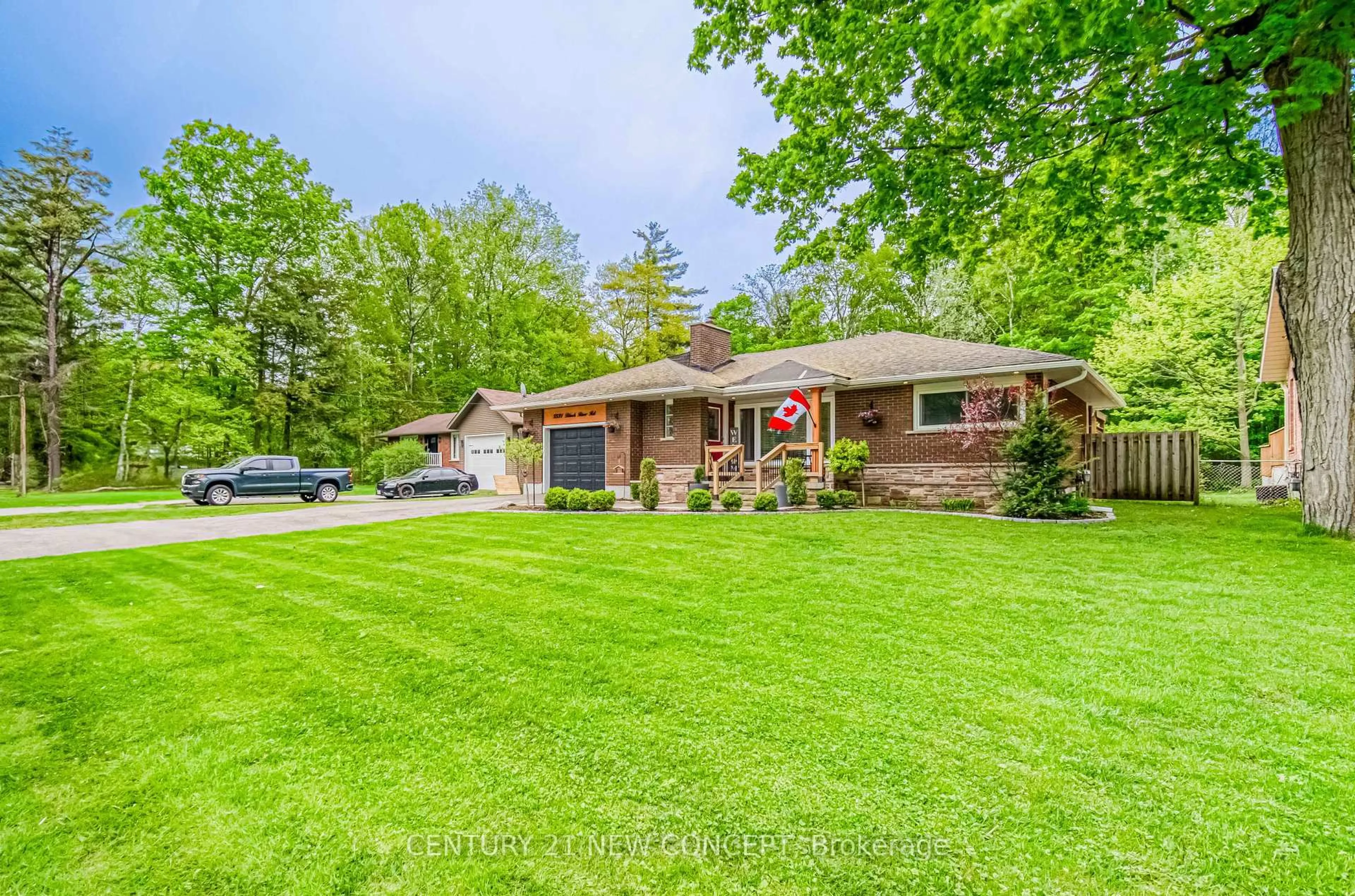 A pic from outside/outdoor area/front of a property/back of a property/a pic from drone, street for 5531 Black River Rd, Georgina Ontario L0E 1R0