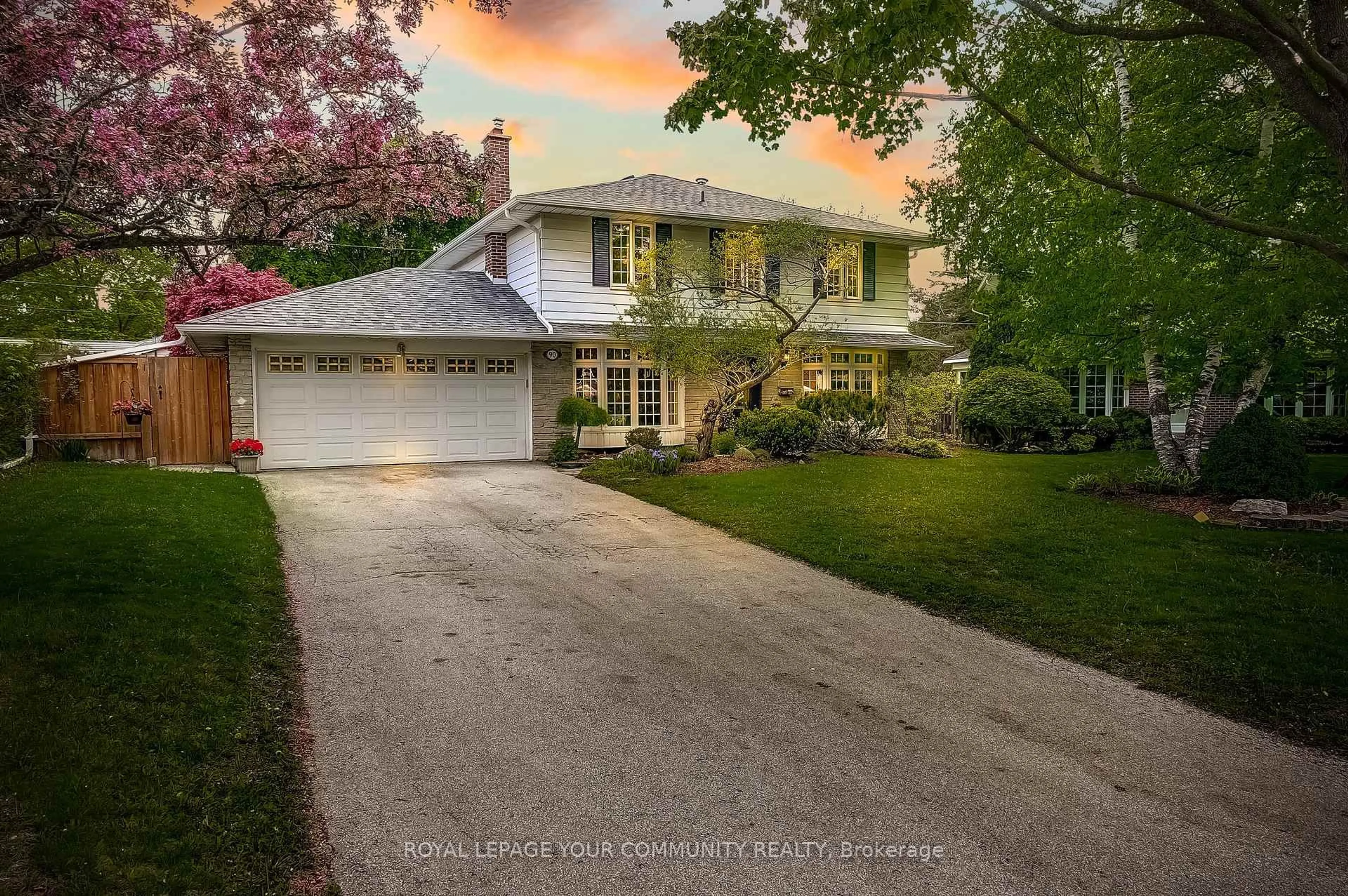 A pic from outside/outdoor area/front of a property/back of a property/a pic from drone, street for 90 Drakefield Rd, Markham Ontario L3P 1H1