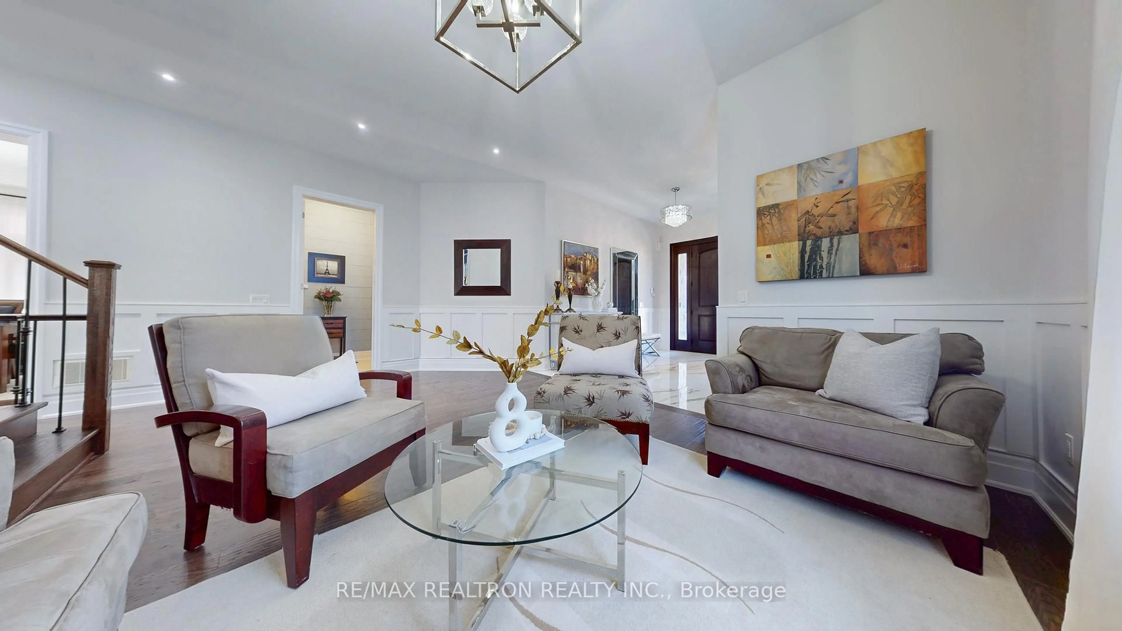 Living room with furniture, unknown for 33 Lavender Valley Rd, King Ontario L7B 0B9