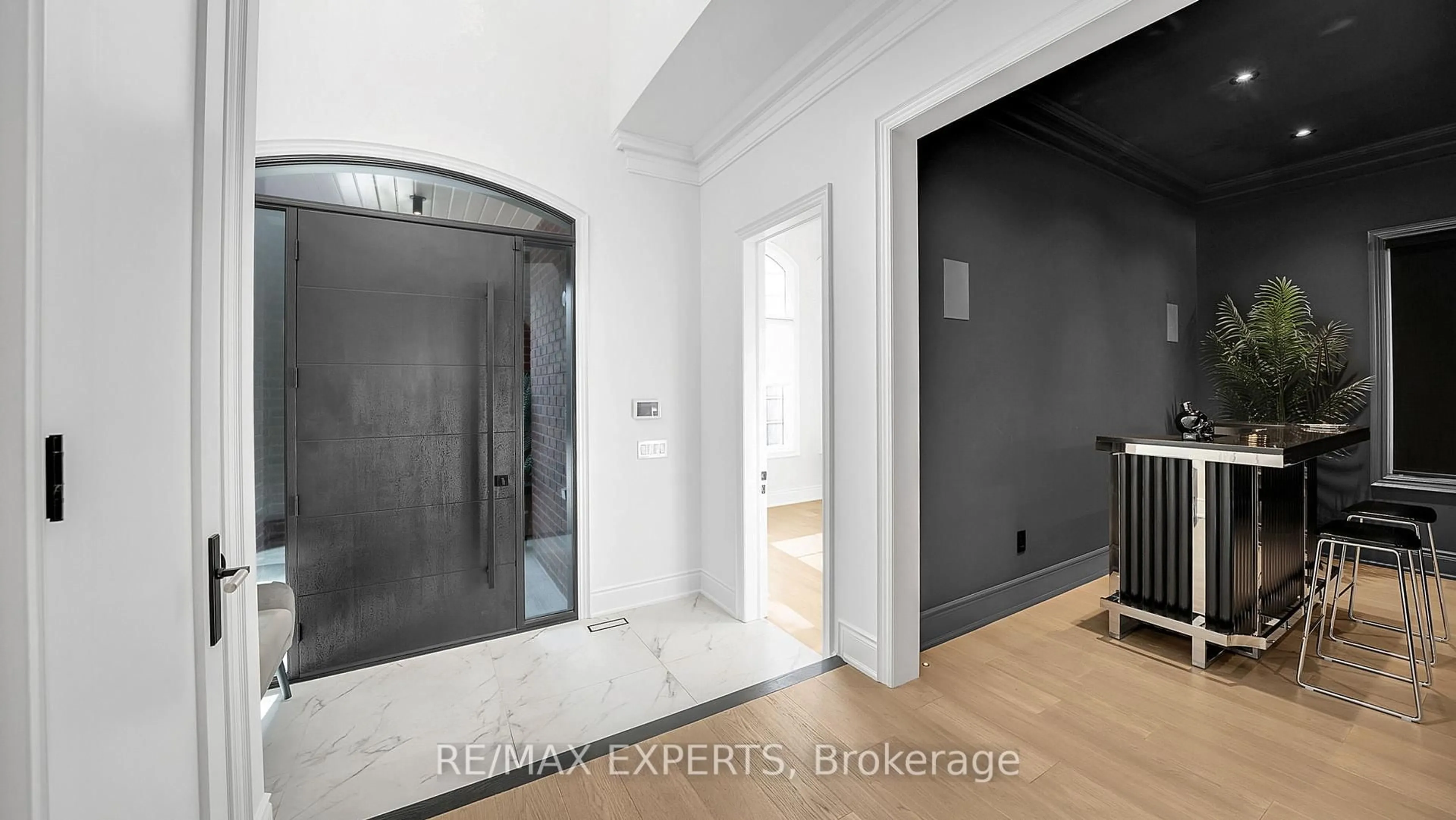 Indoor entryway for 35 Anderson Cove Tr, King Ontario L0G 1N0