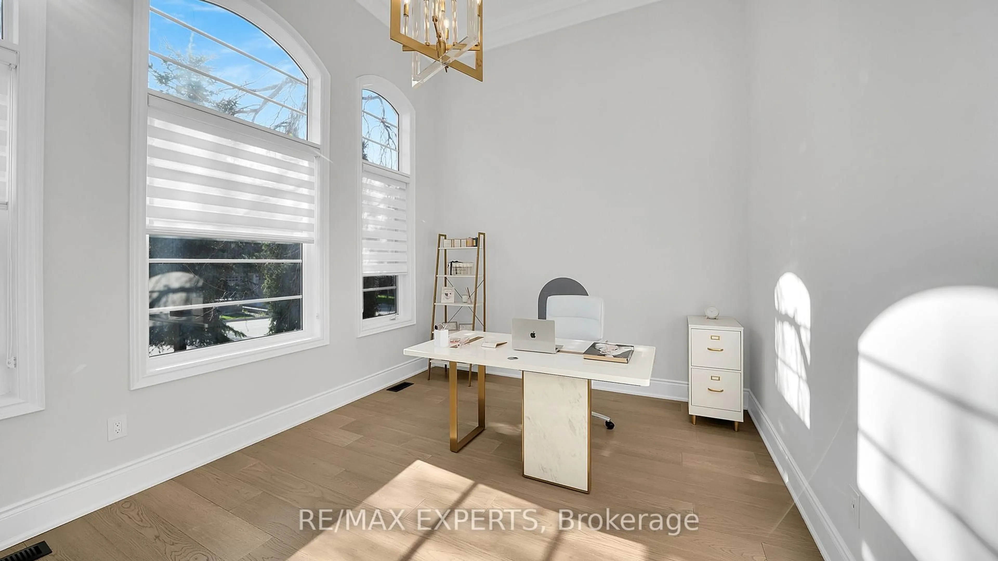Contemporary bathroom, ceramic/tile floor for 35 Anderson Cove Tr, King Ontario L0G 1N0