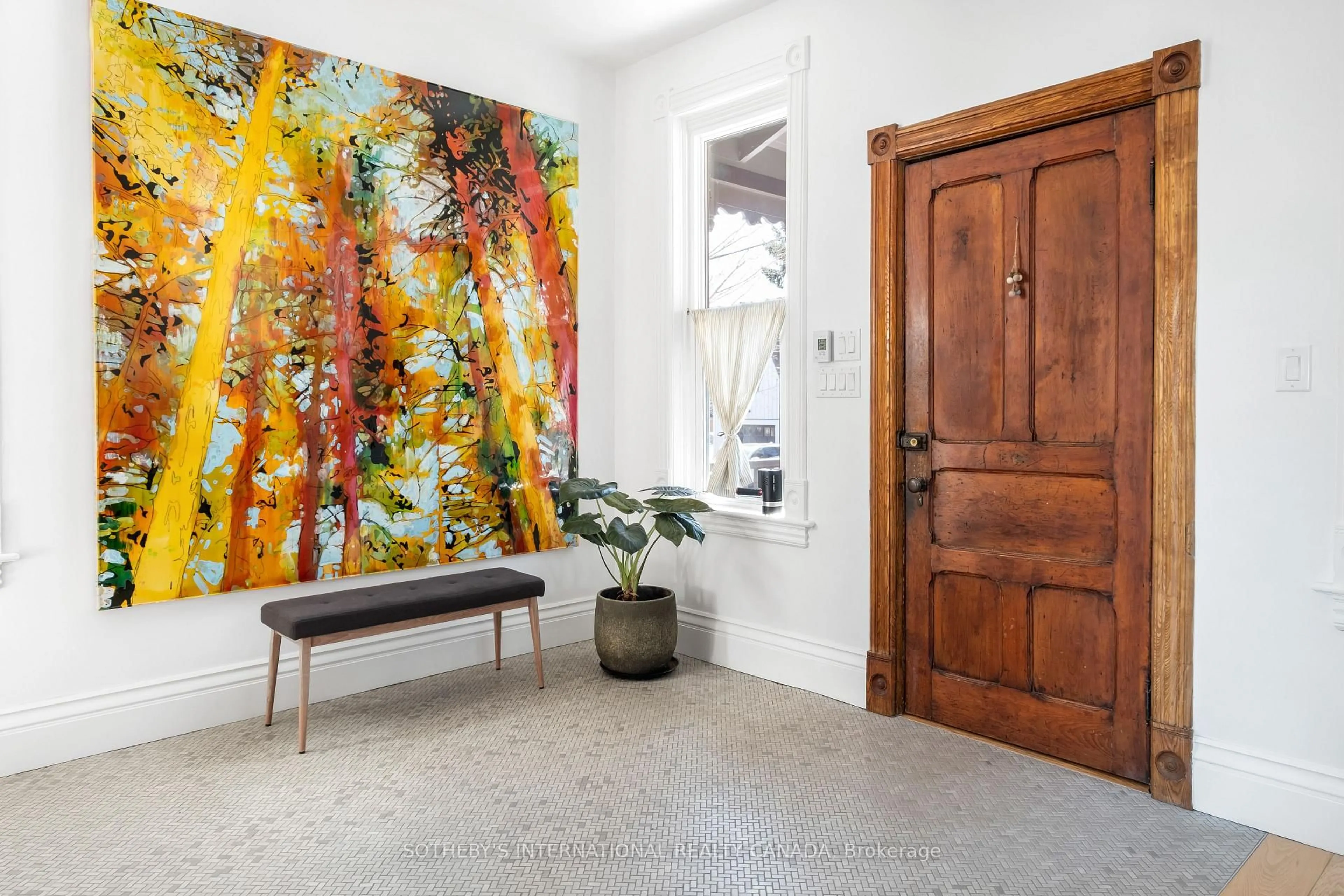 Indoor entryway for 169 Rupert Ave, Whitchurch-Stouffville Ontario L4A 1B5