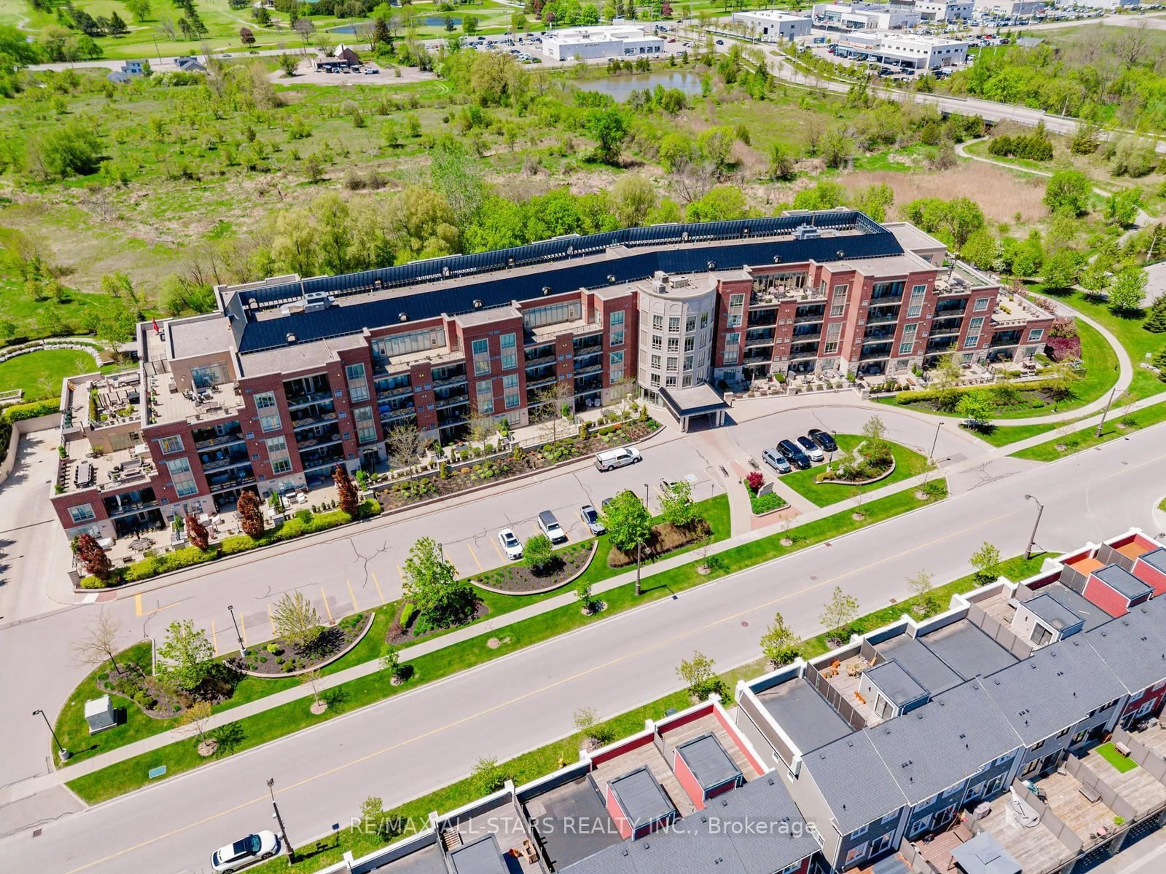 A pic from outside/outdoor area/front of a property/back of a property/a pic from drone, unknown for 35 Baker Hill Blvd #414, Whitchurch-Stouffville Ontario L4A 1P8