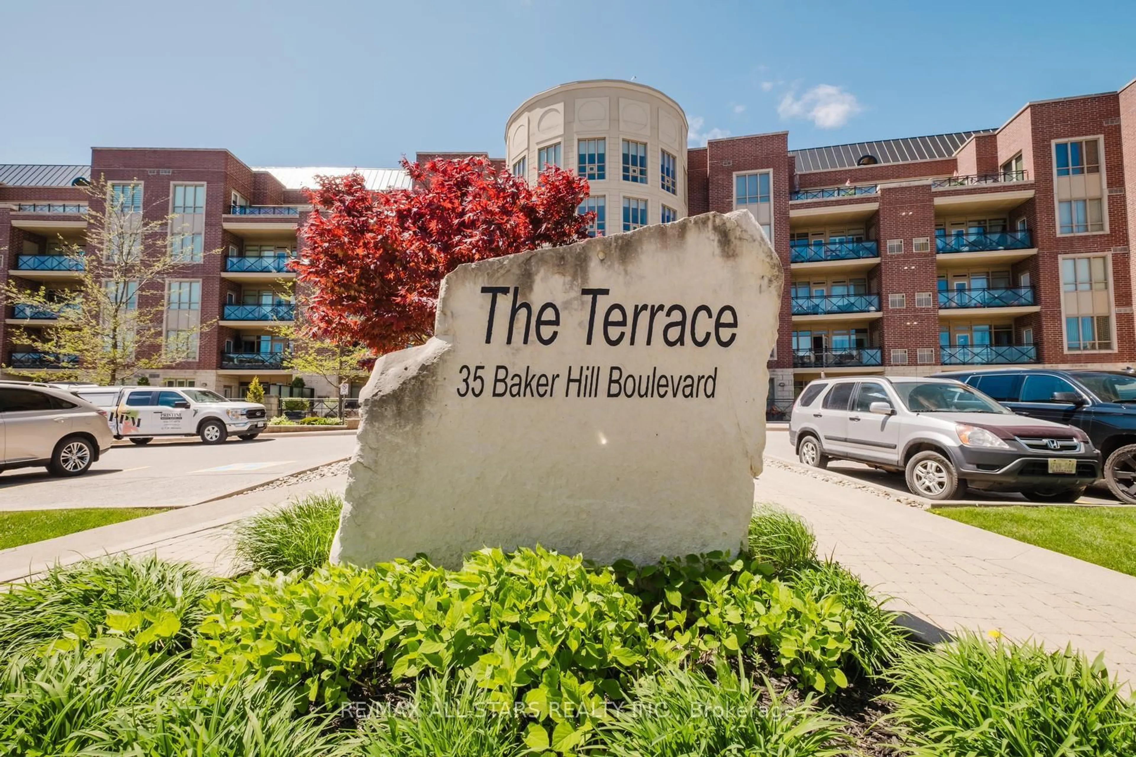 Indoor foyer for 35 Baker Hill Blvd #414, Whitchurch-Stouffville Ontario L4A 1P8