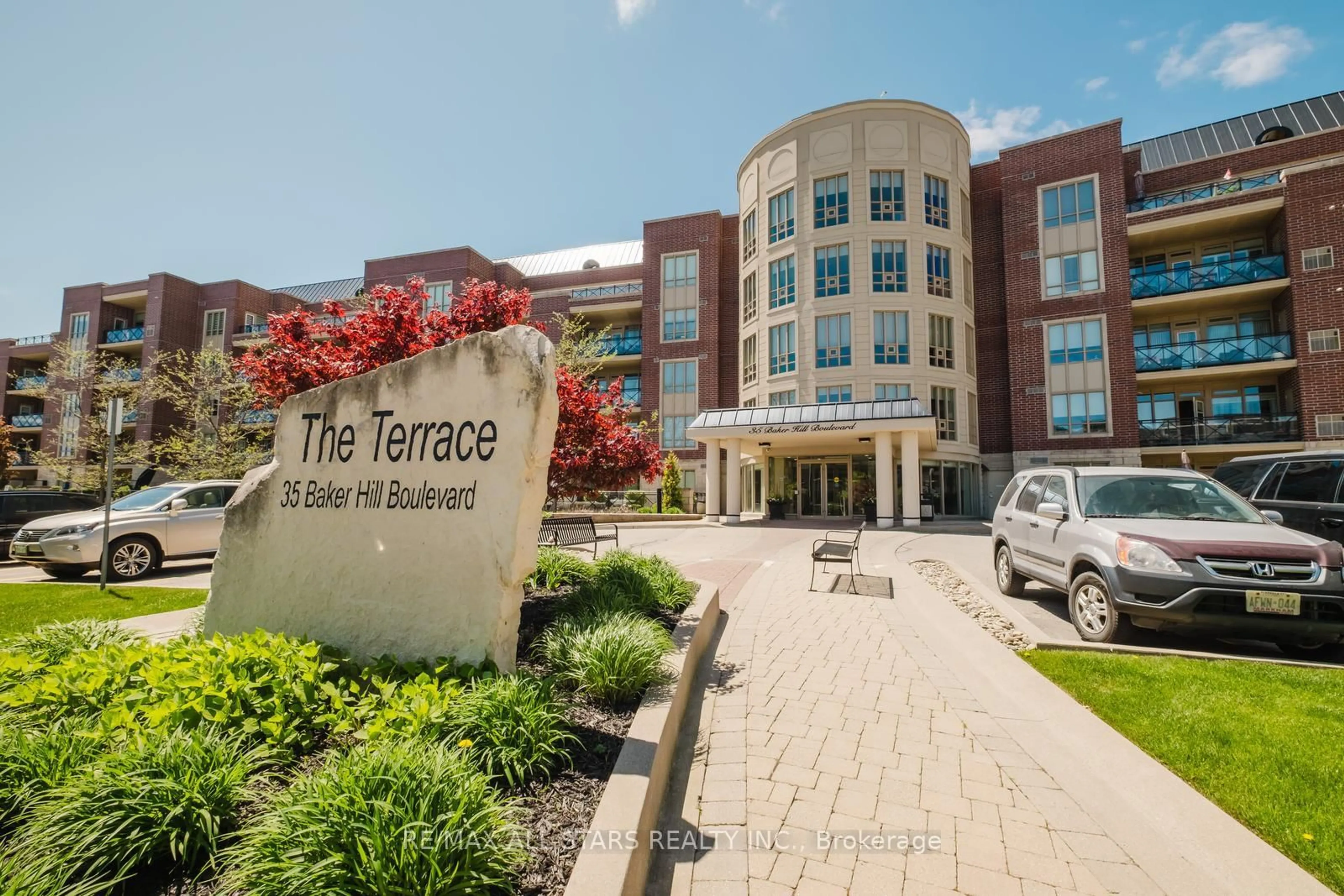 Indoor foyer for 35 Baker Hill Blvd #414, Whitchurch-Stouffville Ontario L4A 1P8