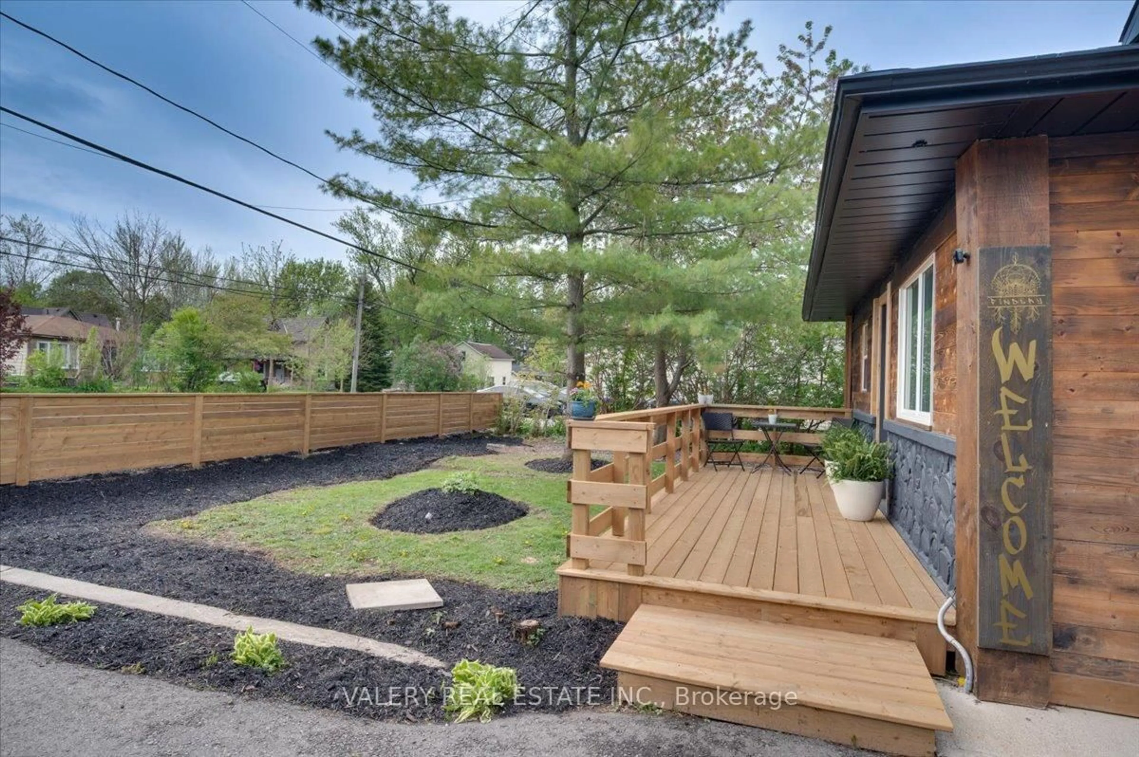 Patio, street for 1020 Ewart St, Innisfil Ontario L0L 1C0