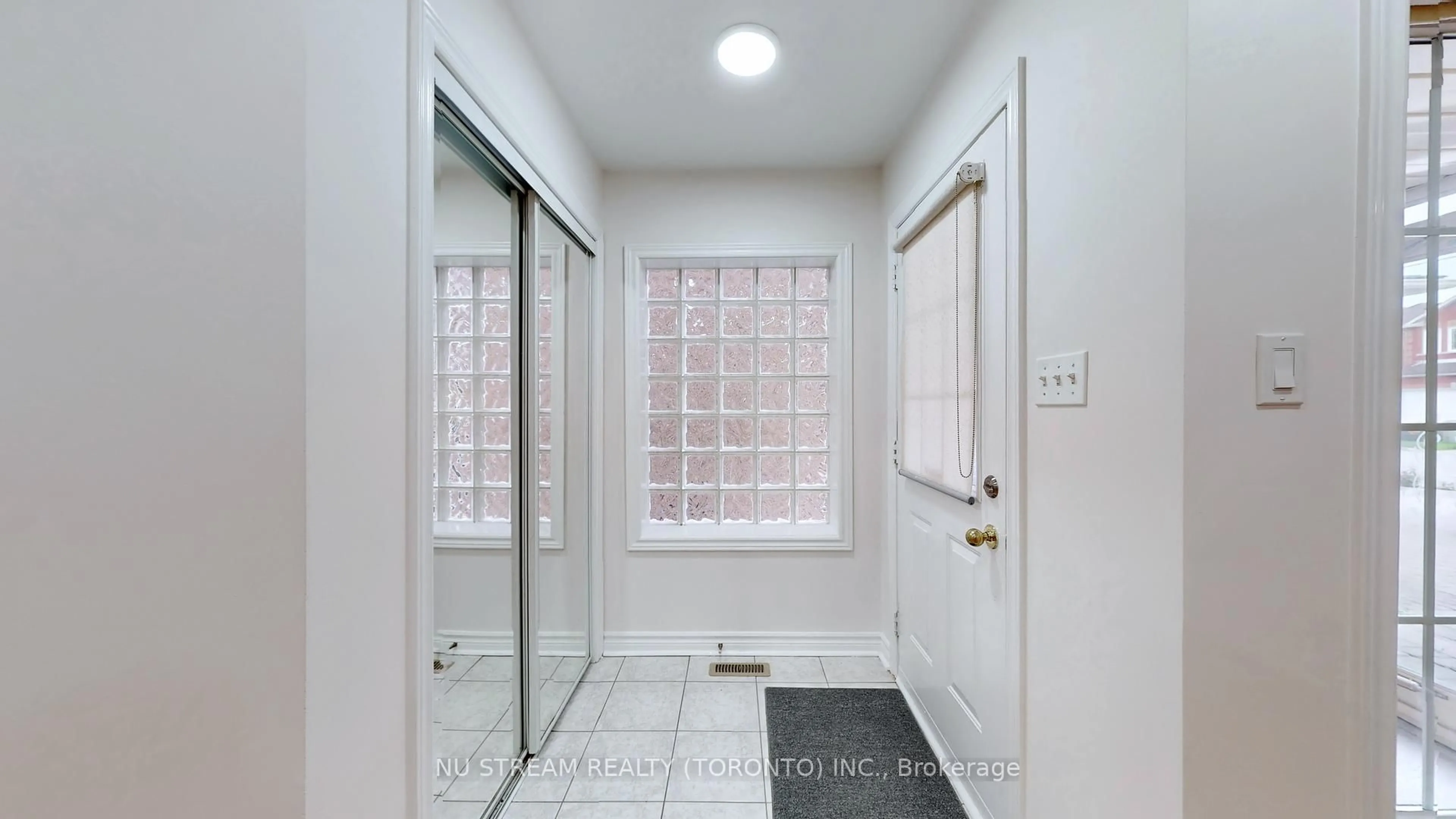 Indoor entryway for 203 Milliken Meadows Dr, Markham Ontario L3R 0V9